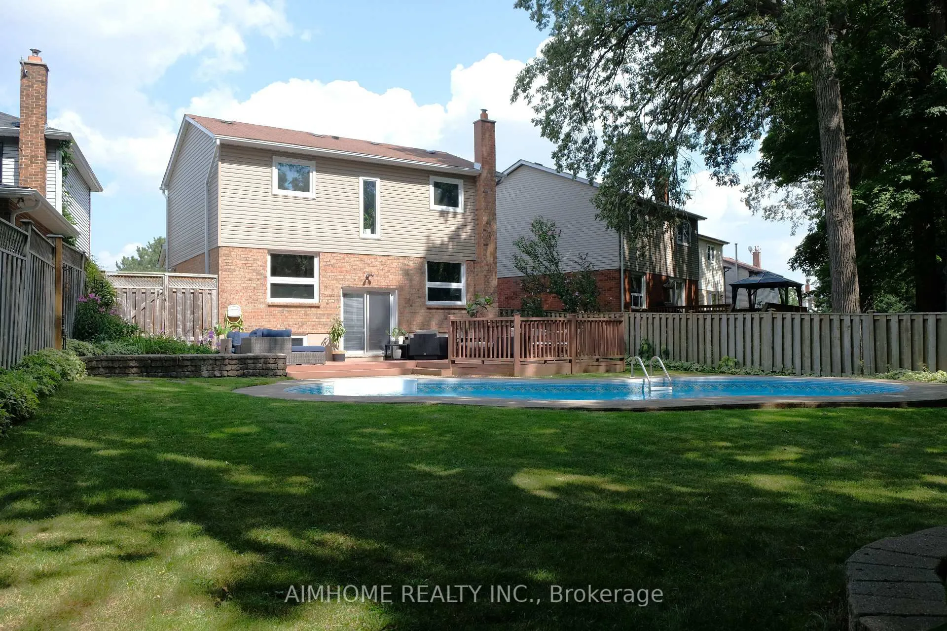 Photo 3 of 108 Floribunda Crescent, Brampton, Bramalea West Industrial — HOMEH