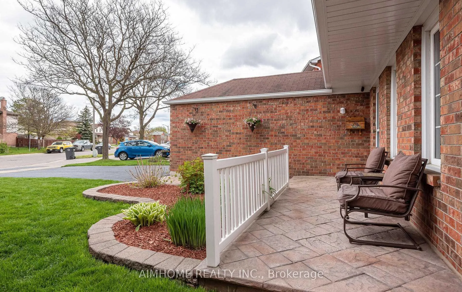 Photo 4 of 108 Floribunda Crescent, Brampton, Bramalea West Industrial — HOMEH