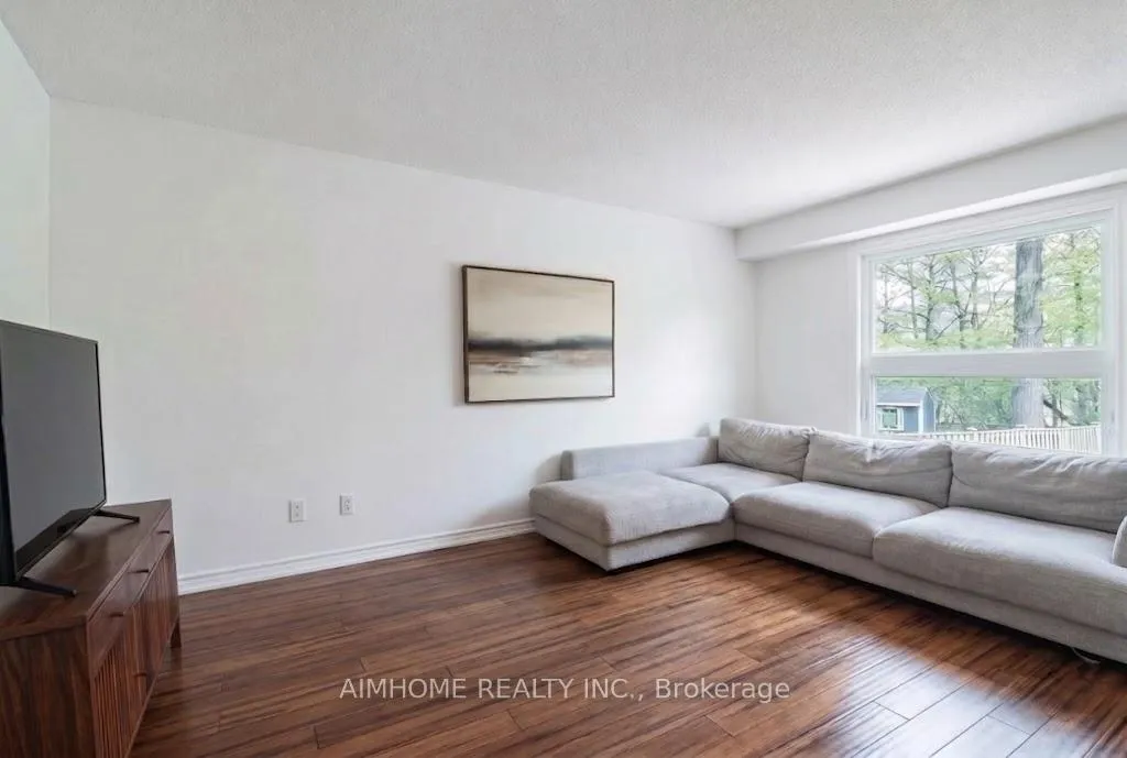 Photo 5 of 108 Floribunda Crescent, Brampton, Bramalea West Industrial — HOMEH