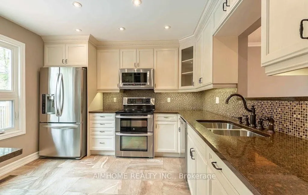 Photo 9 of 108 Floribunda Crescent, Brampton, Bramalea West Industrial — HOMEH