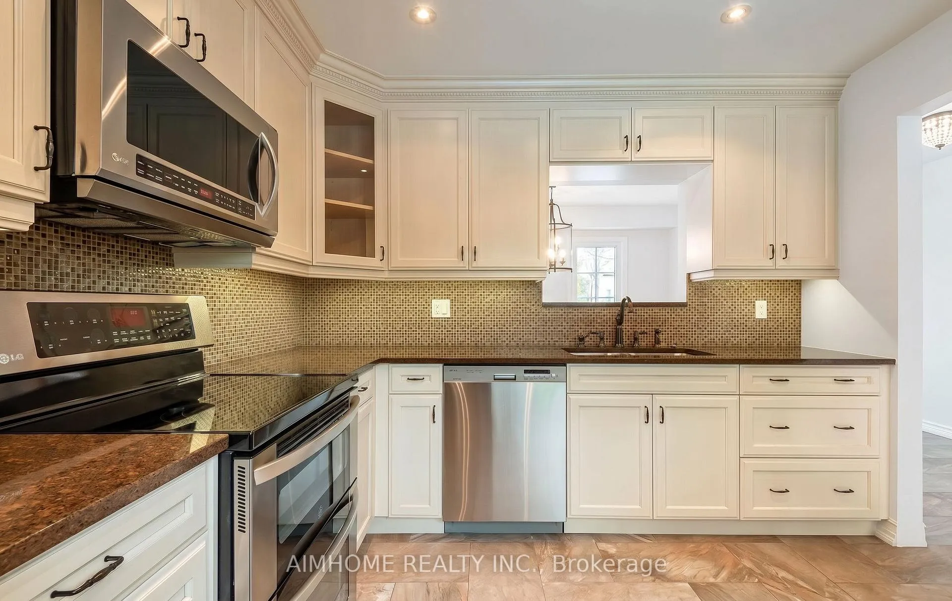 Photo 11 of 108 Floribunda Crescent, Brampton, Bramalea West Industrial — HOMEH