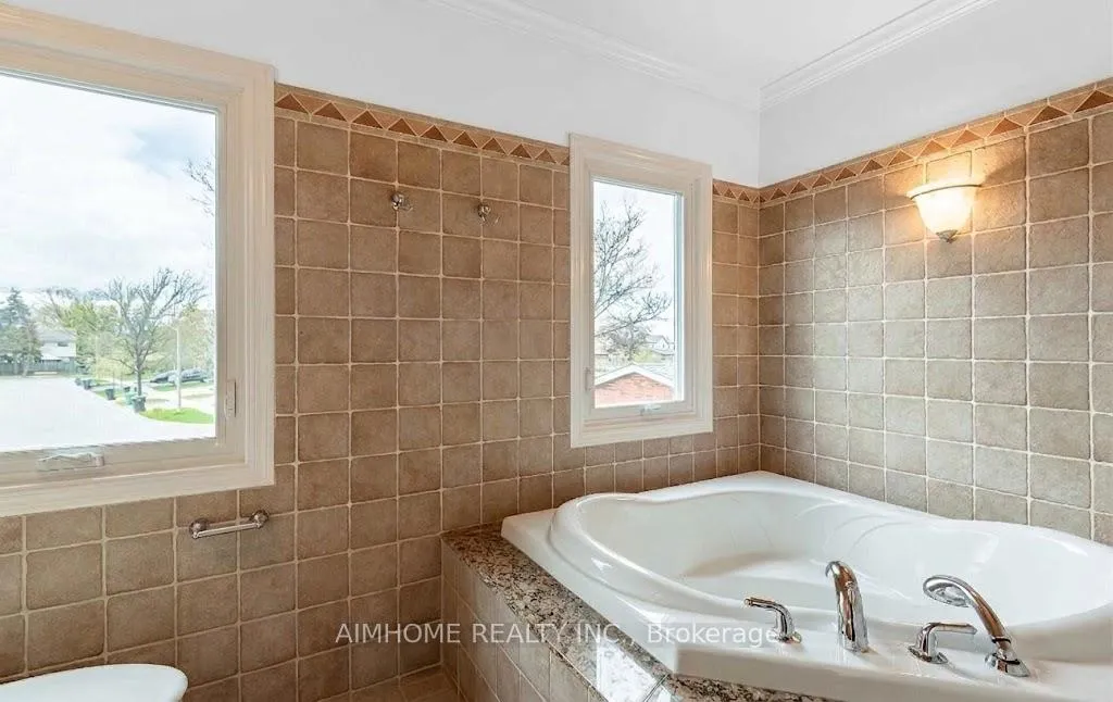 Photo 16 of 108 Floribunda Crescent, Brampton, Bramalea West Industrial — HOMEH