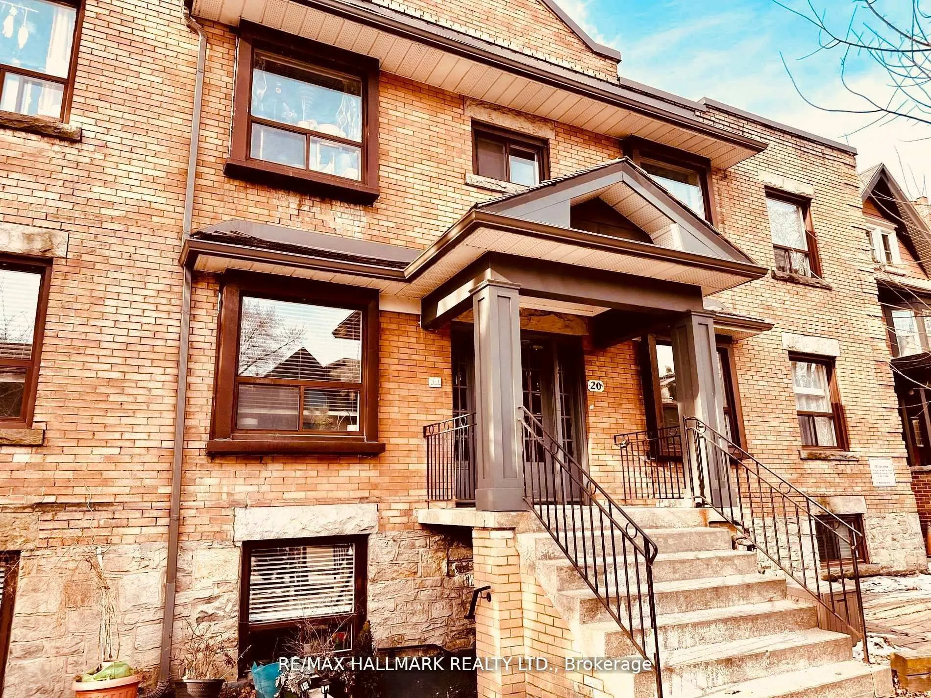 Photo 3 of Unit 4, 20 Triller Avenue, Toronto, South Parkdale — HOMEH