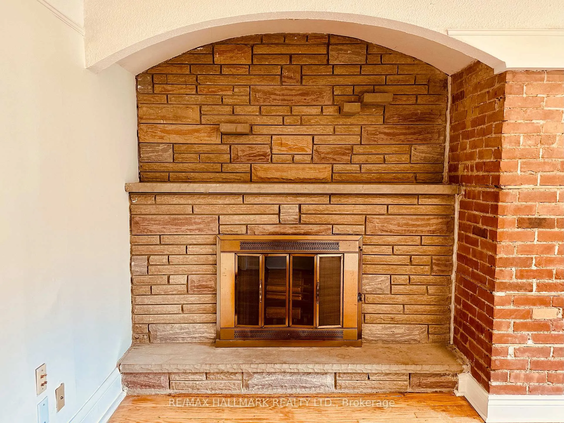 Photo 6 of Unit 4, 20 Triller Avenue, Toronto, South Parkdale — HOMEH