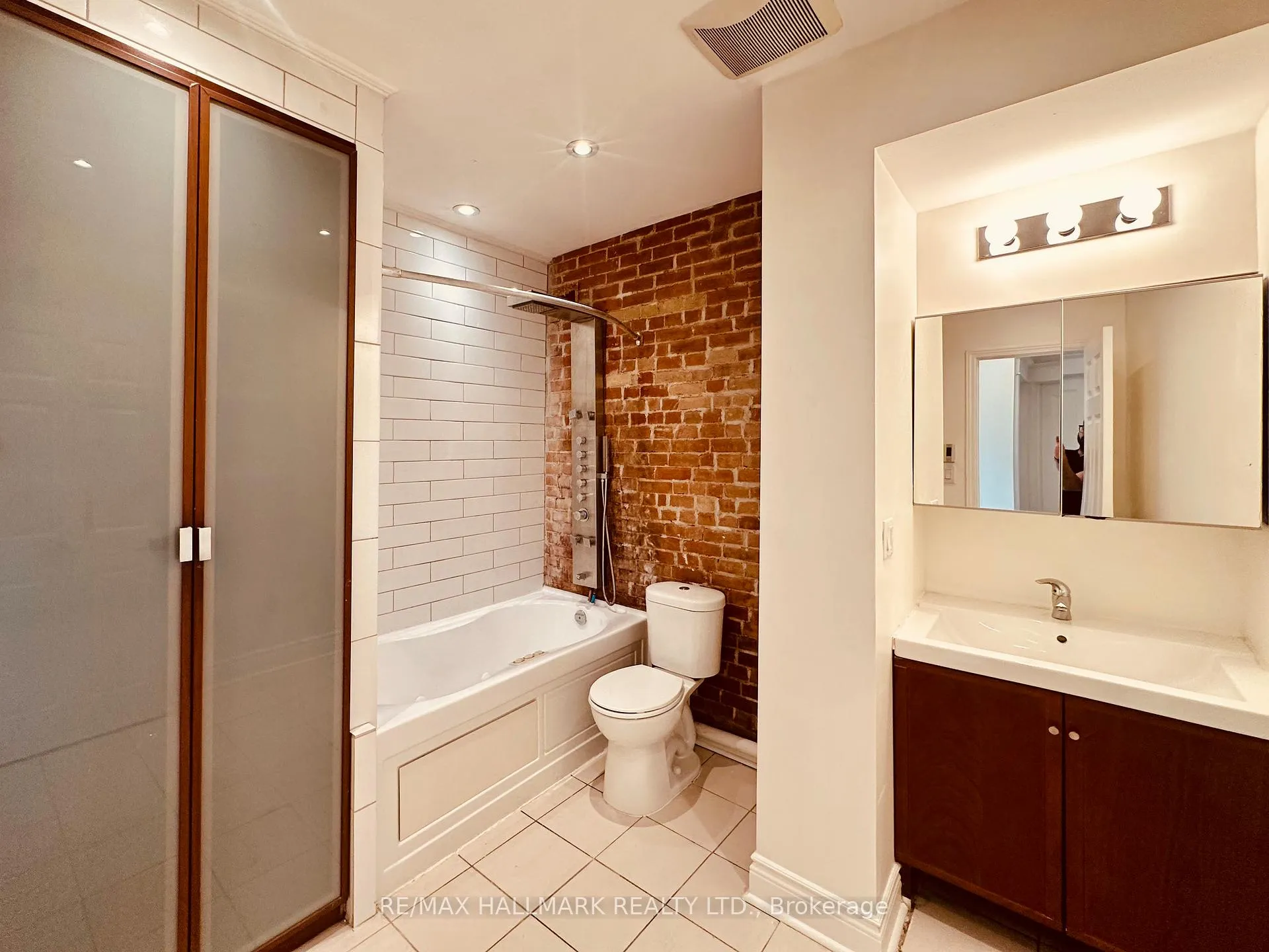 Photo 13 of Unit 4, 20 Triller Avenue, Toronto, South Parkdale — HOMEH