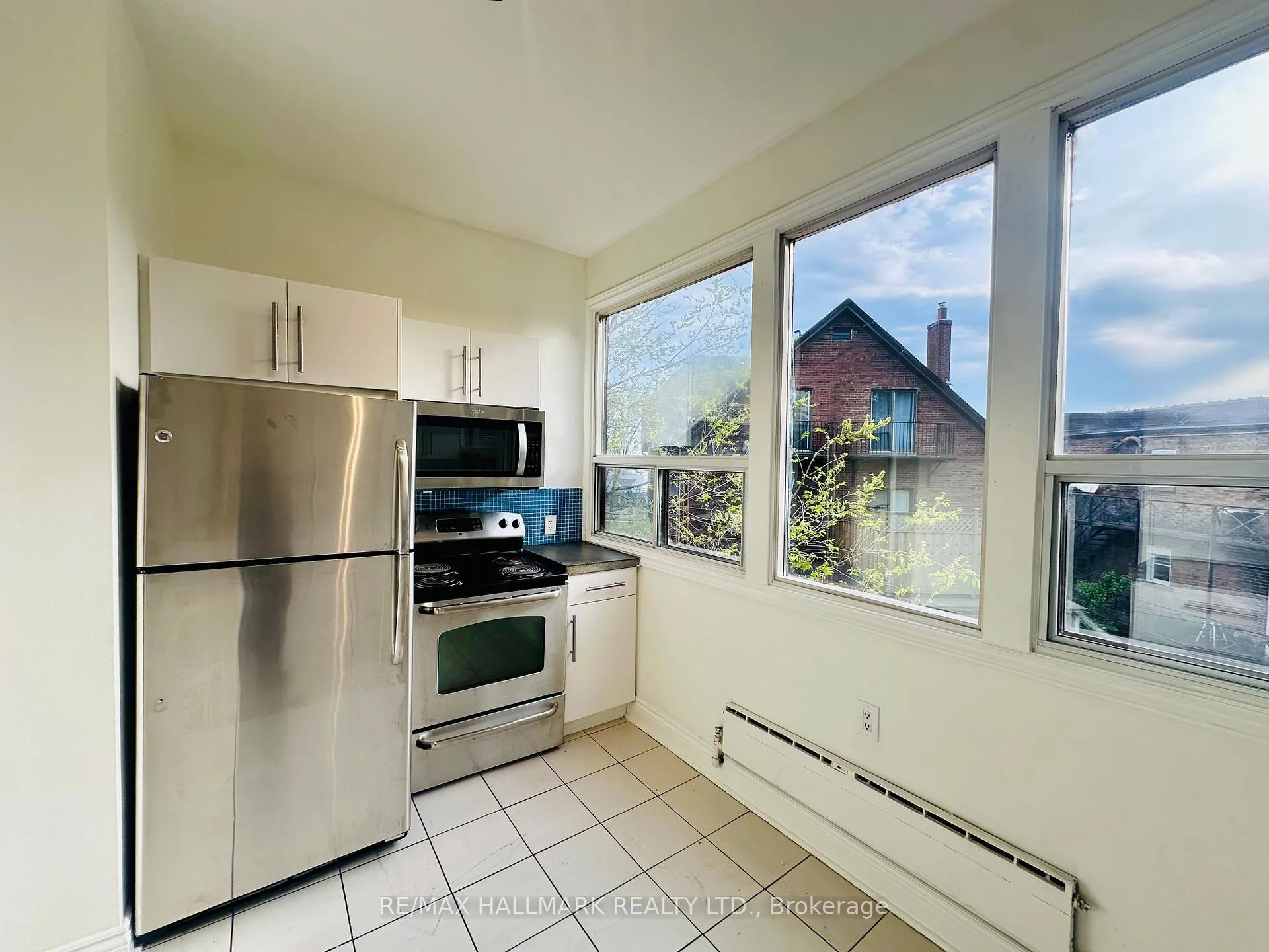 Photo 17 of Unit 4, 20 Triller Avenue, Toronto, South Parkdale — HOMEH
