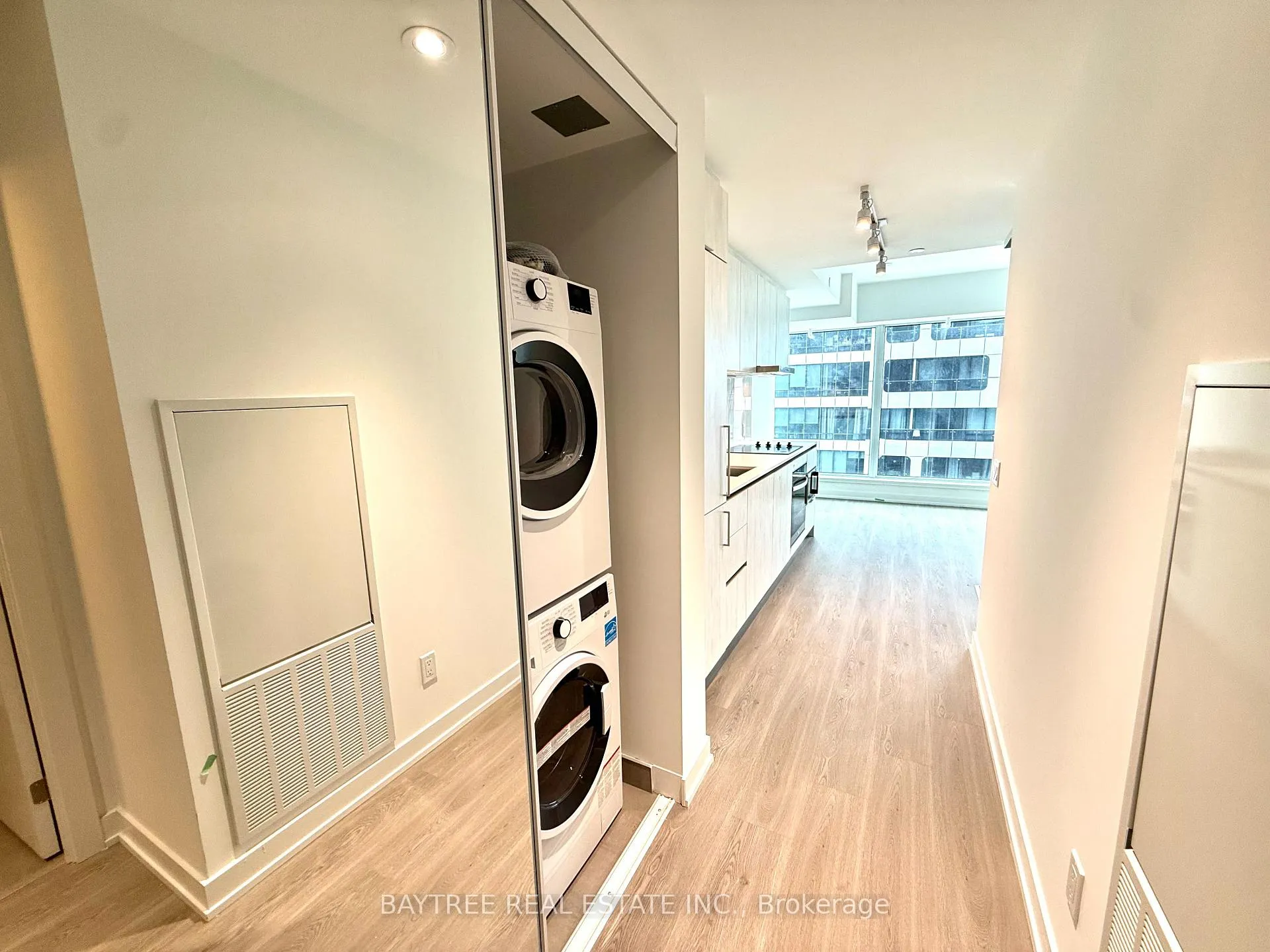 Photo 2 of Unit 4506, 8 Wellesley Street W, Toronto, Bay Street Corridor — HOMEH