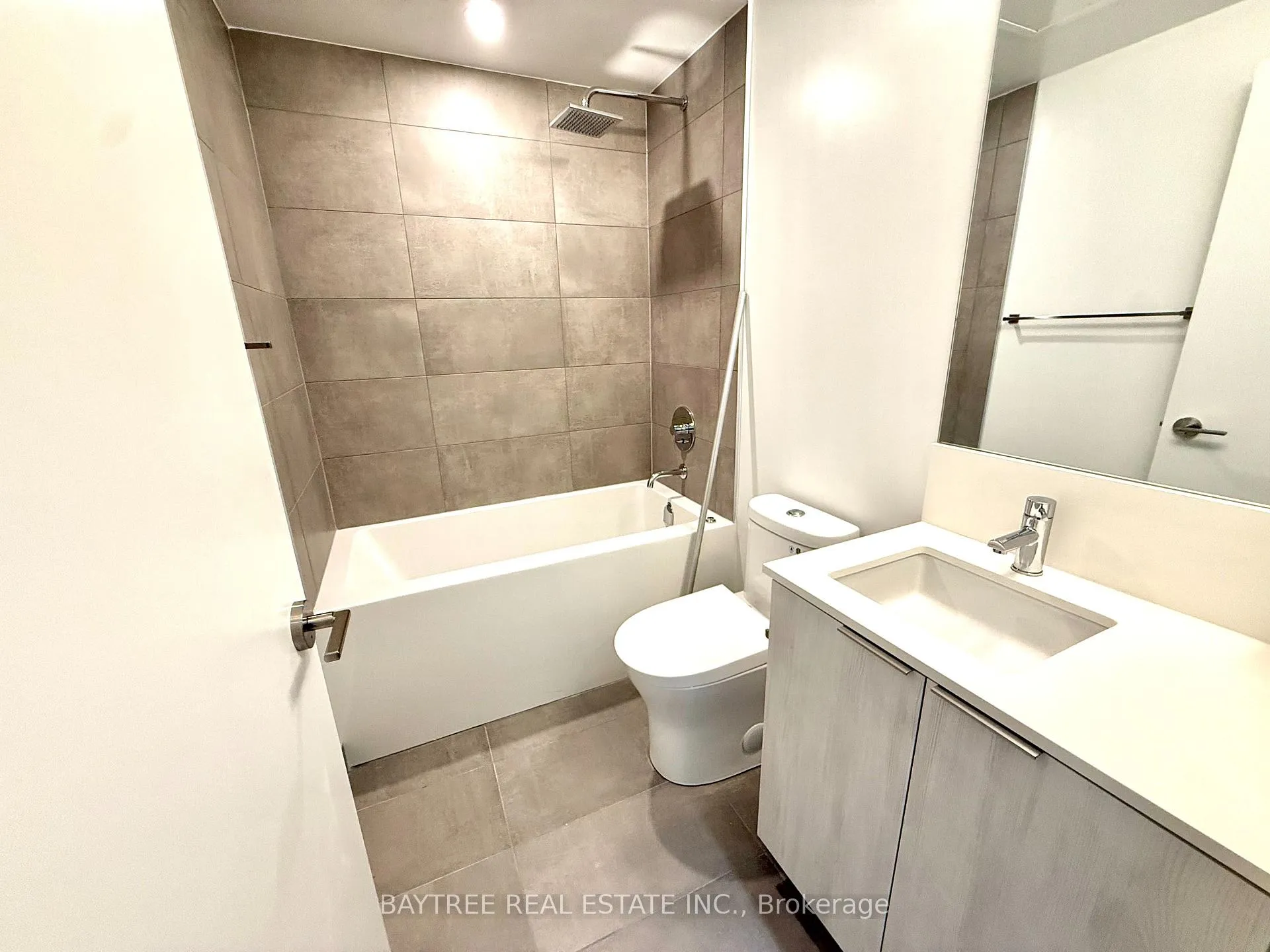 Photo 4 of Unit 4506, 8 Wellesley Street W, Toronto, Bay Street Corridor — HOMEH