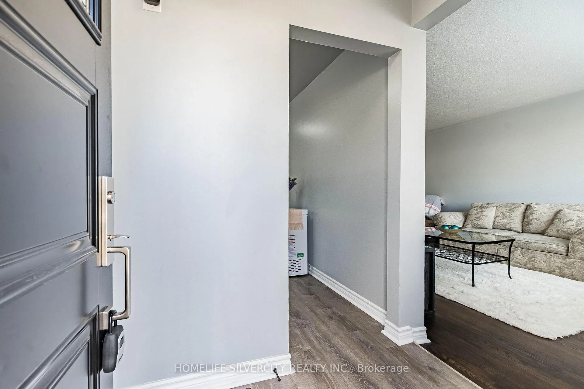 Photo 3 of 19 Garfield Crescent, Brampton, Brampton North — HOMEH