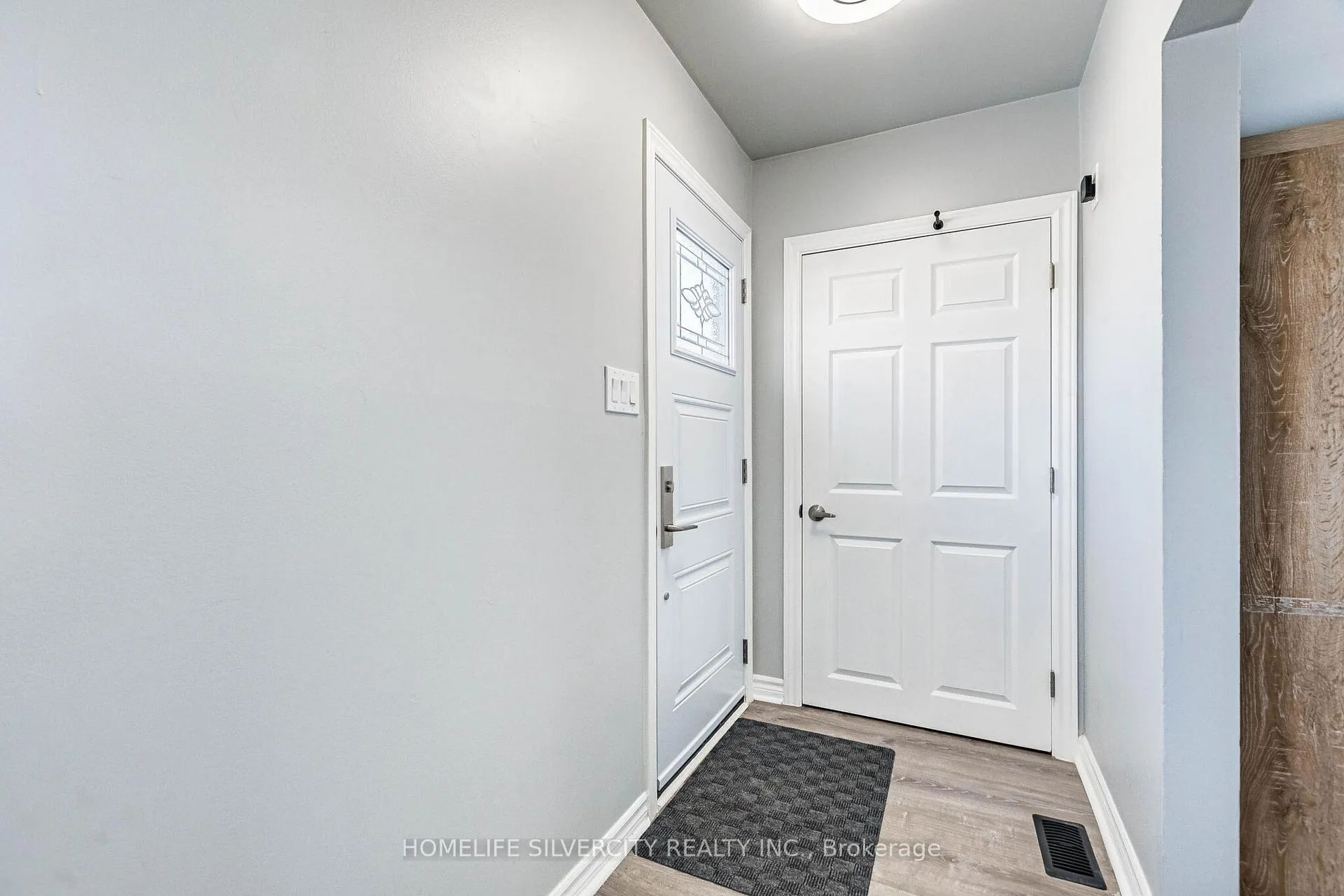Photo 4 of 19 Garfield Crescent, Brampton, Brampton North — HOMEH