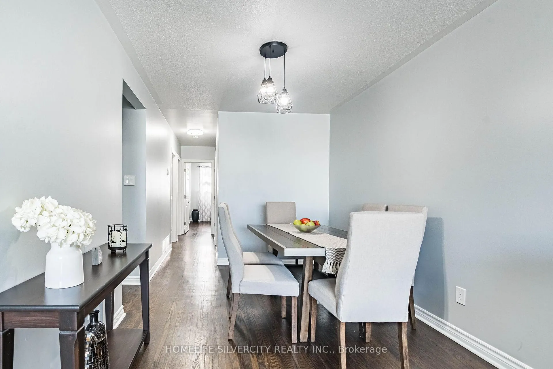 Photo 8 of 19 Garfield Crescent, Brampton, Brampton North — HOMEH
