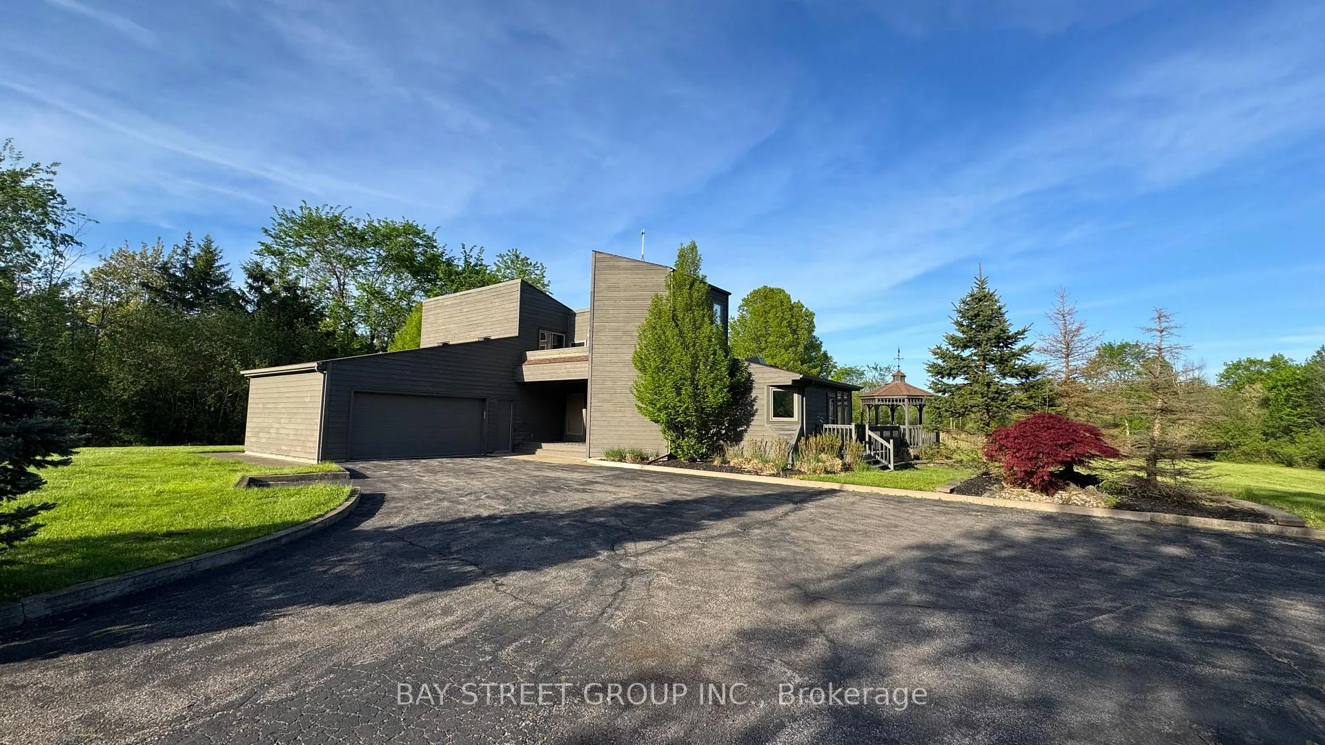Photo 1 of 10638 Willoughby Drive, Niagara Falls, Lyons Creek — HOMEH