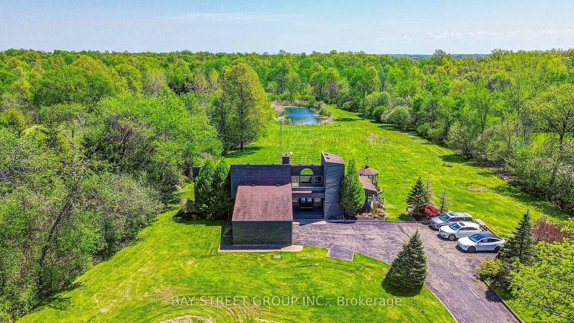 Photo 2 of 10638 Willoughby Drive, Niagara Falls, Lyons Creek — HOMEH