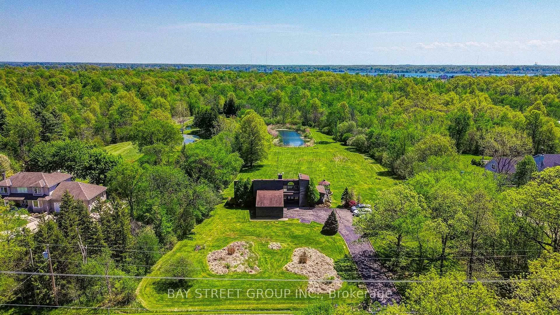 Photo 4 of 10638 Willoughby Drive, Niagara Falls, Lyons Creek — HOMEH