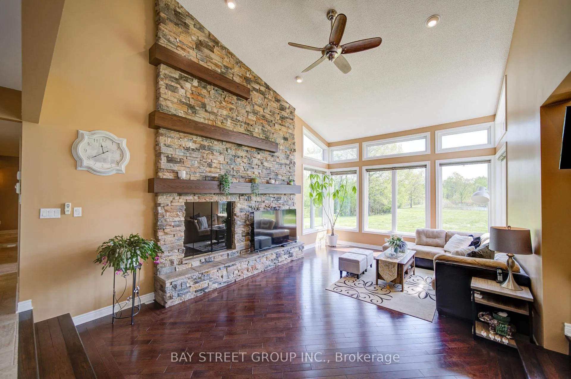 Photo 10 of 10638 Willoughby Drive, Niagara Falls, Lyons Creek — HOMEH