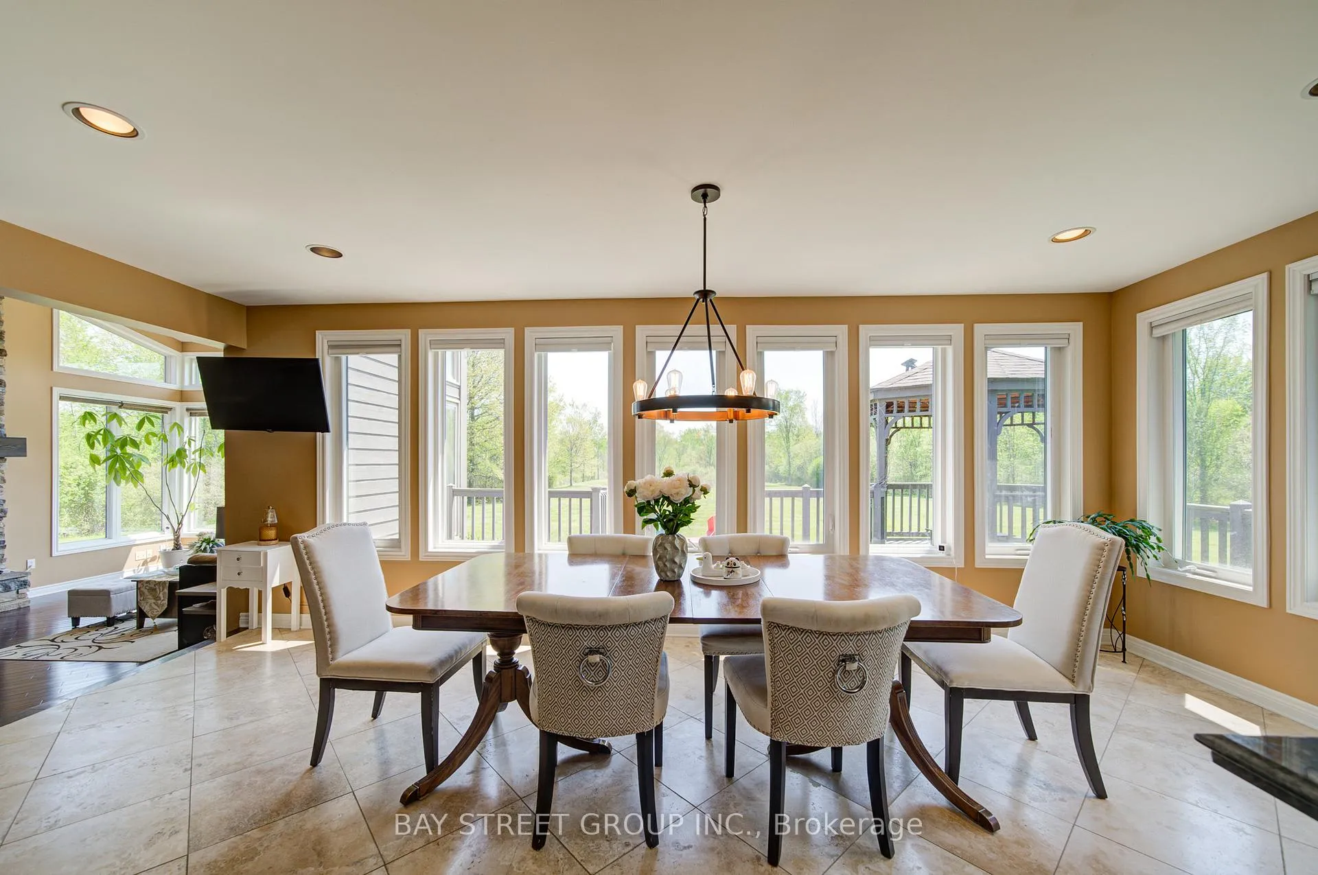 Photo 16 of 10638 Willoughby Drive, Niagara Falls, Lyons Creek — HOMEH