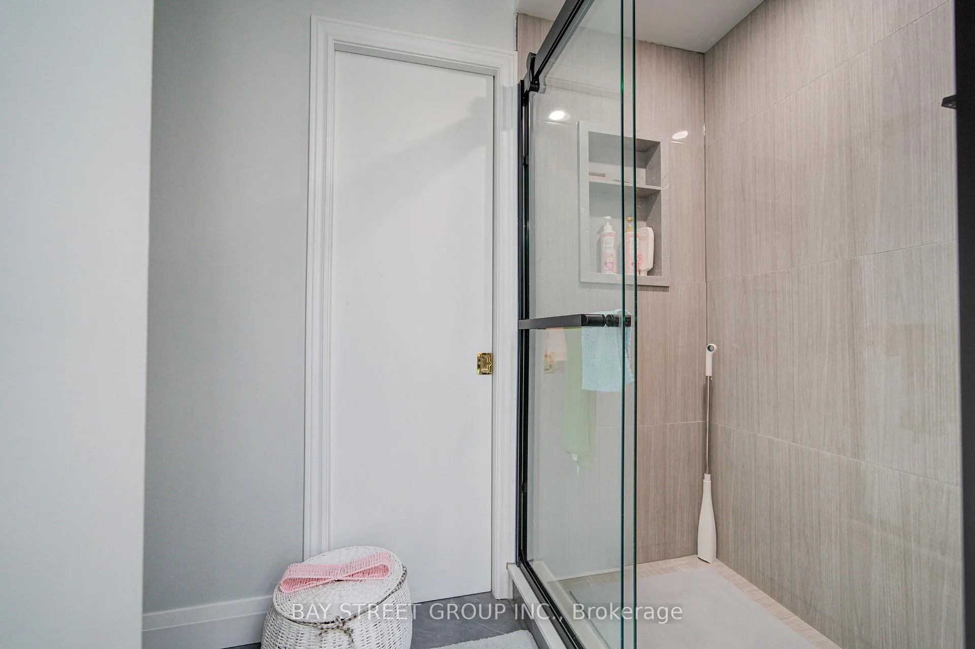 Photo 45 of 10638 Willoughby Drive, Niagara Falls, Lyons Creek — HOMEH