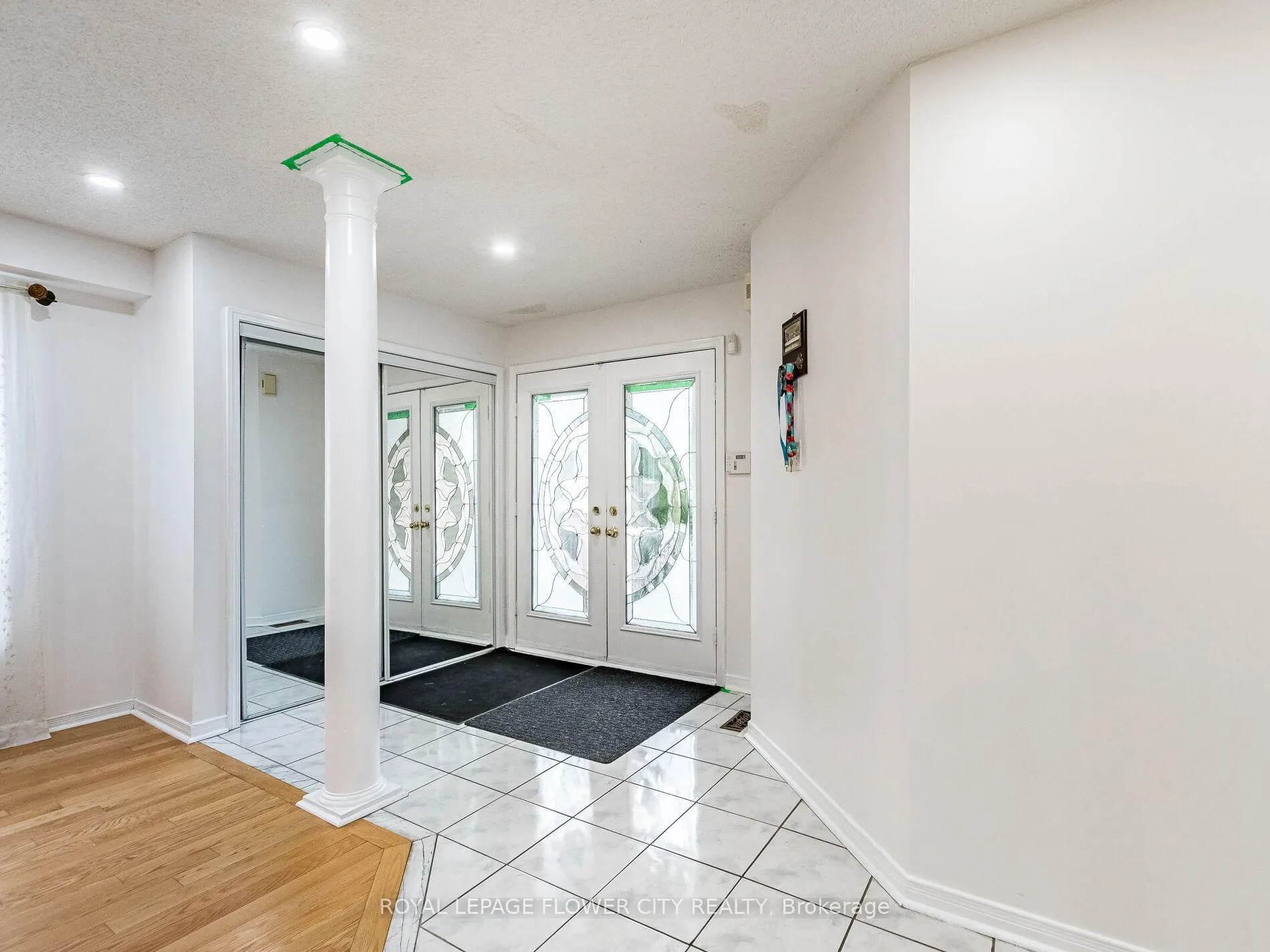 Photo 4 of 58 Pertosa Drive, Brampton, Fletcher's Meadow — HOMEH
