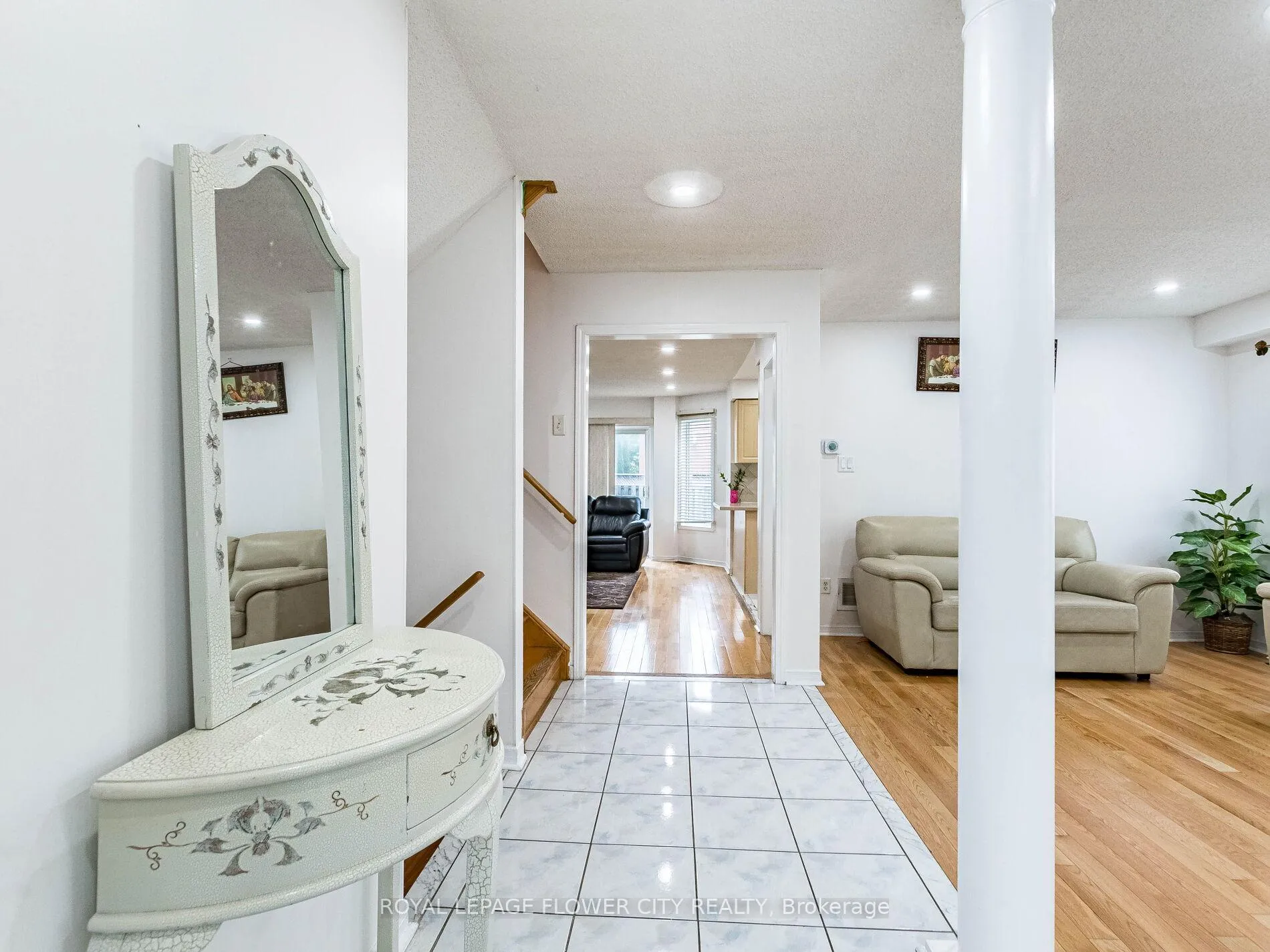 Photo 5 of 58 Pertosa Drive, Brampton, Fletcher's Meadow — HOMEH
