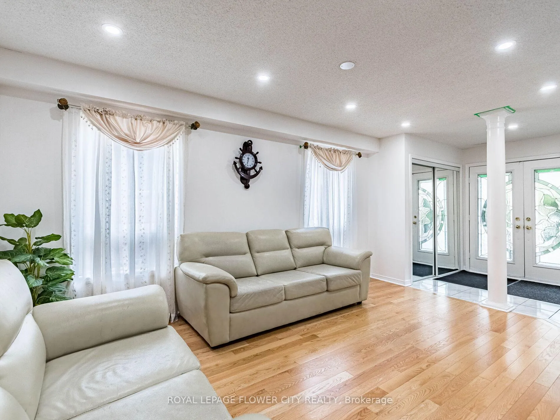 Photo 7 of 58 Pertosa Drive, Brampton, Fletcher's Meadow — HOMEH