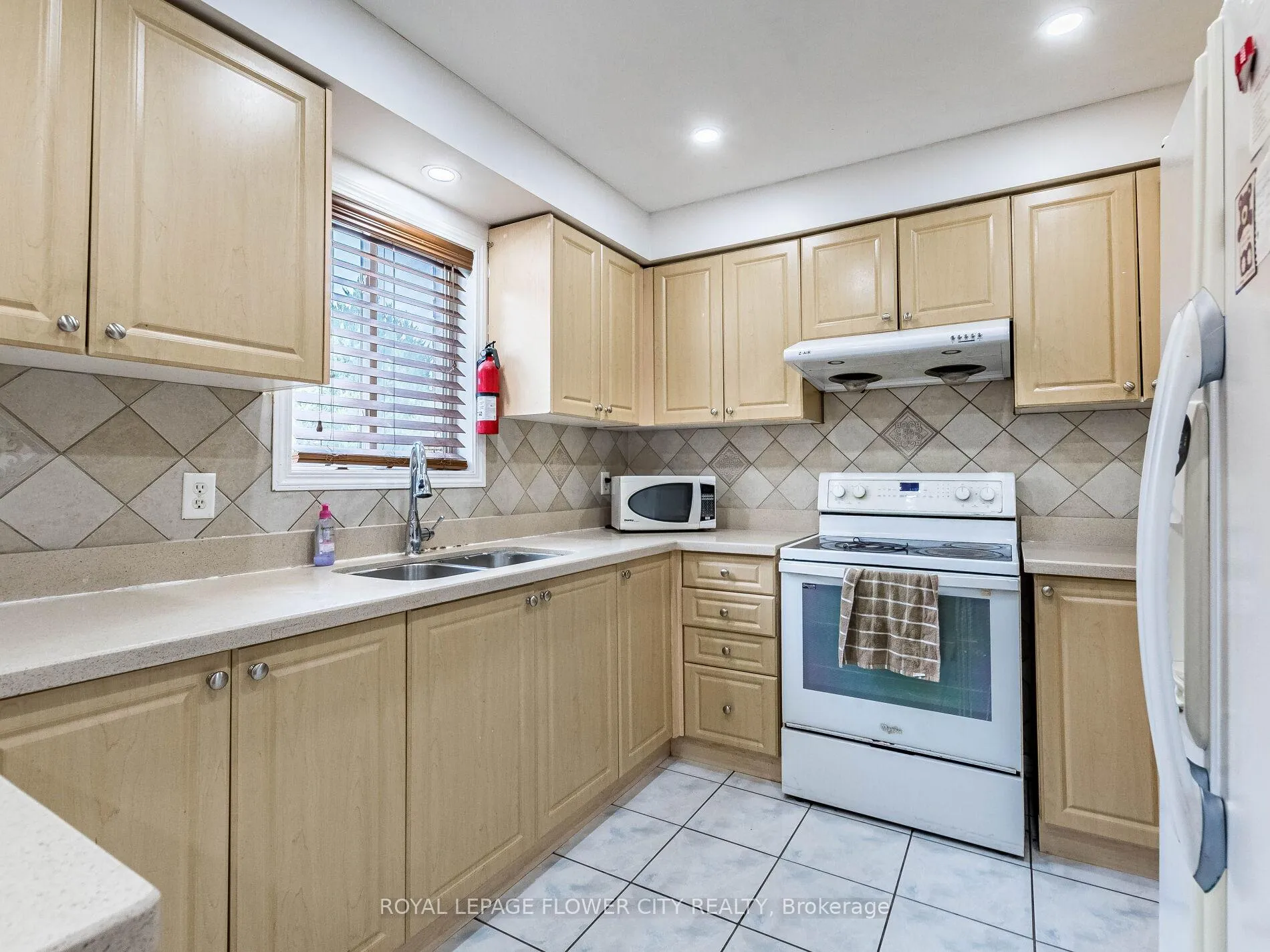 Photo 14 of 58 Pertosa Drive, Brampton, Fletcher's Meadow — HOMEH