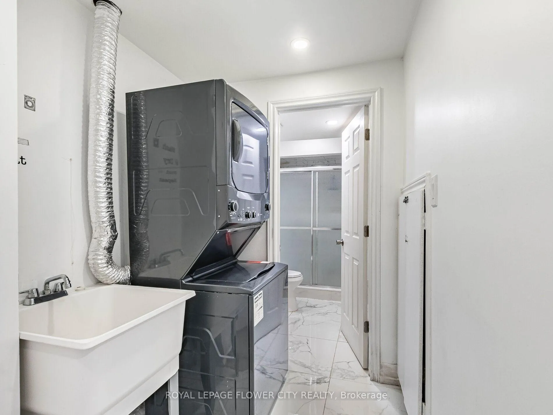 Photo 44 of 58 Pertosa Drive, Brampton, Fletcher's Meadow — HOMEH
