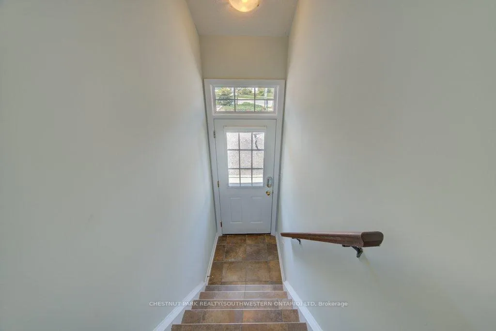 Photo 4 of Unit 15C, 240 Westmeadow Drive, Kitchener, Highland West — HOMEH