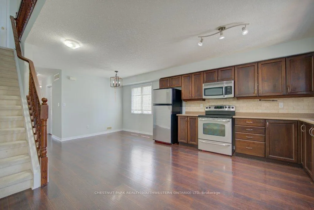 Photo 5 of Unit 15C, 240 Westmeadow Drive, Kitchener, Highland West — HOMEH