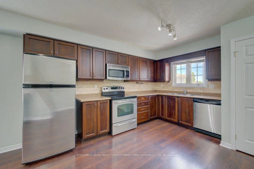 Photo 6 of Unit 15C, 240 Westmeadow Drive, Kitchener, Highland West — HOMEH