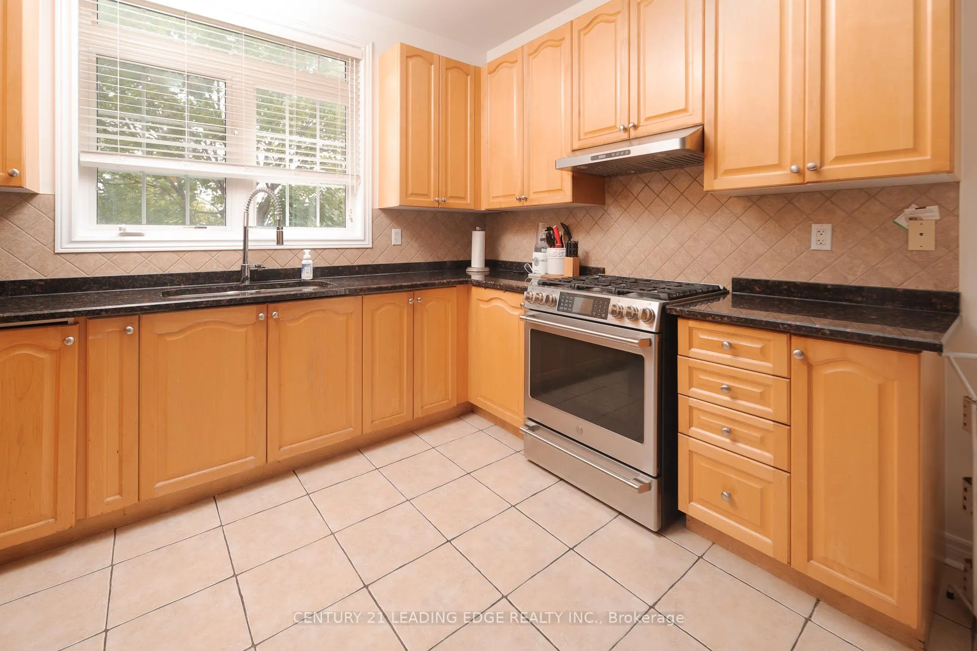 Photo 12 of 26 Huntspoint Drive, Brampton, Bram East — HOMEH