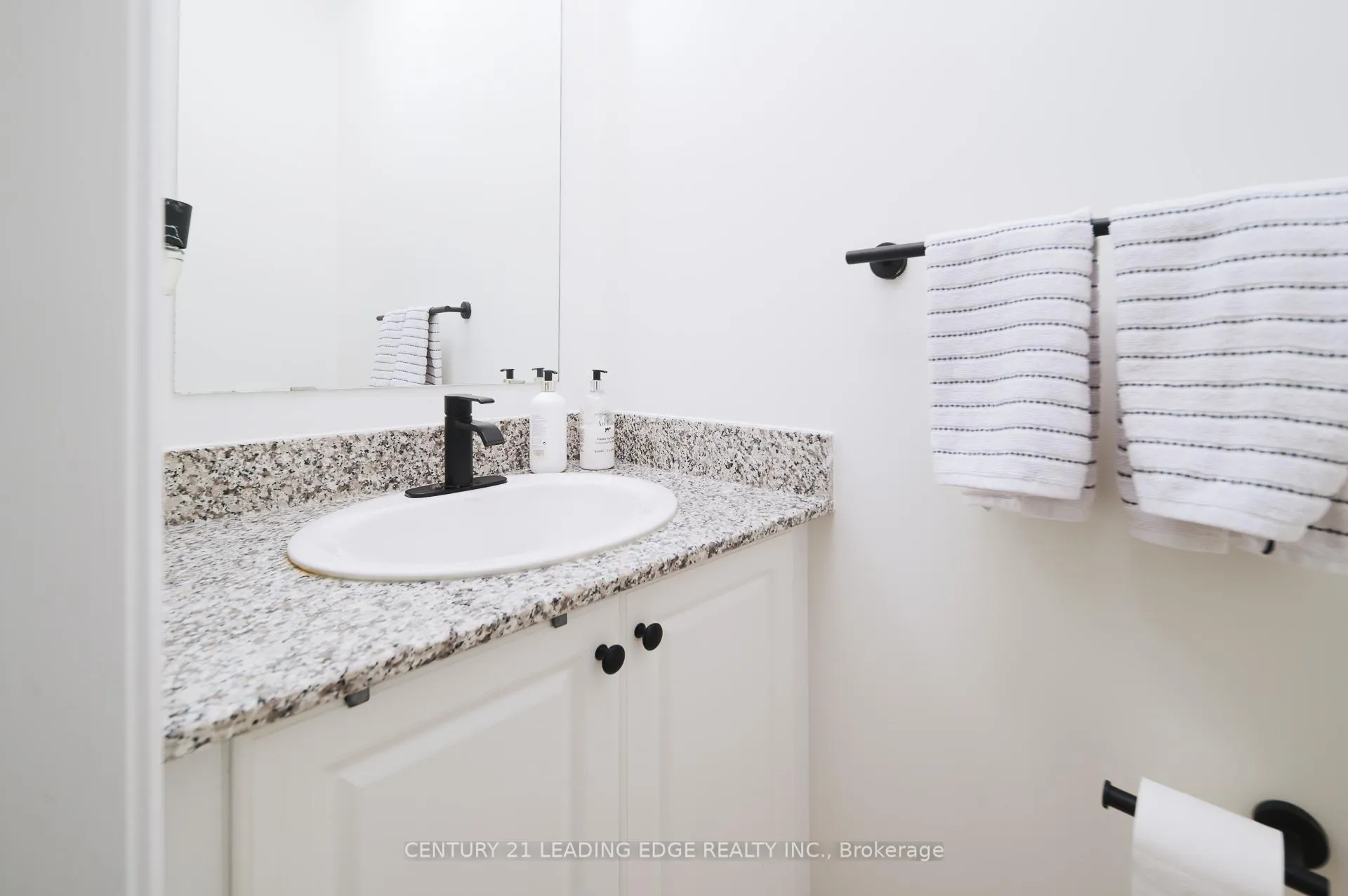 Photo 14 of 26 Huntspoint Drive, Brampton, Bram East — HOMEH