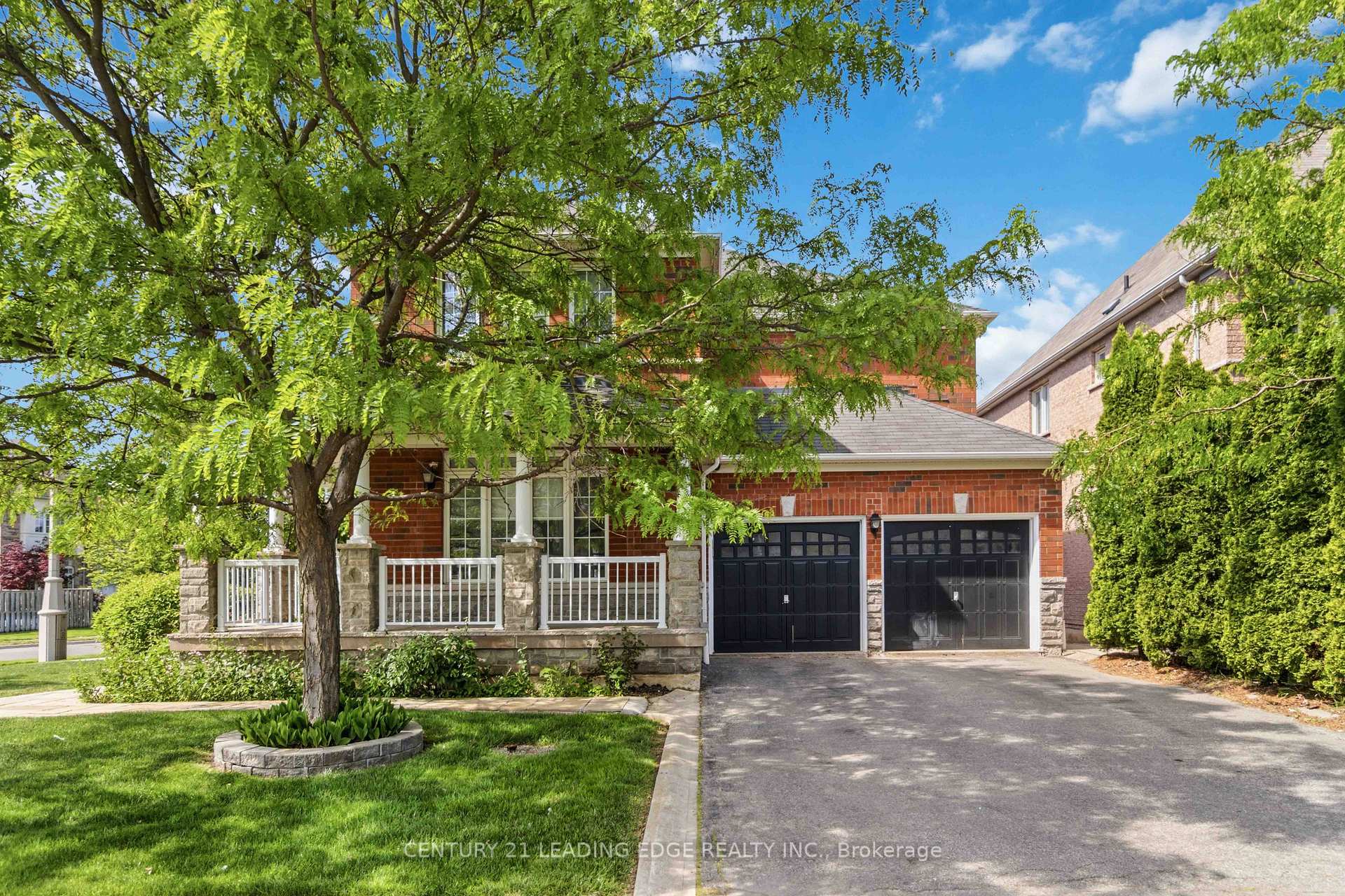 Photo 4 of 26 Huntspoint Drive, Brampton, Bram East — HOMEH