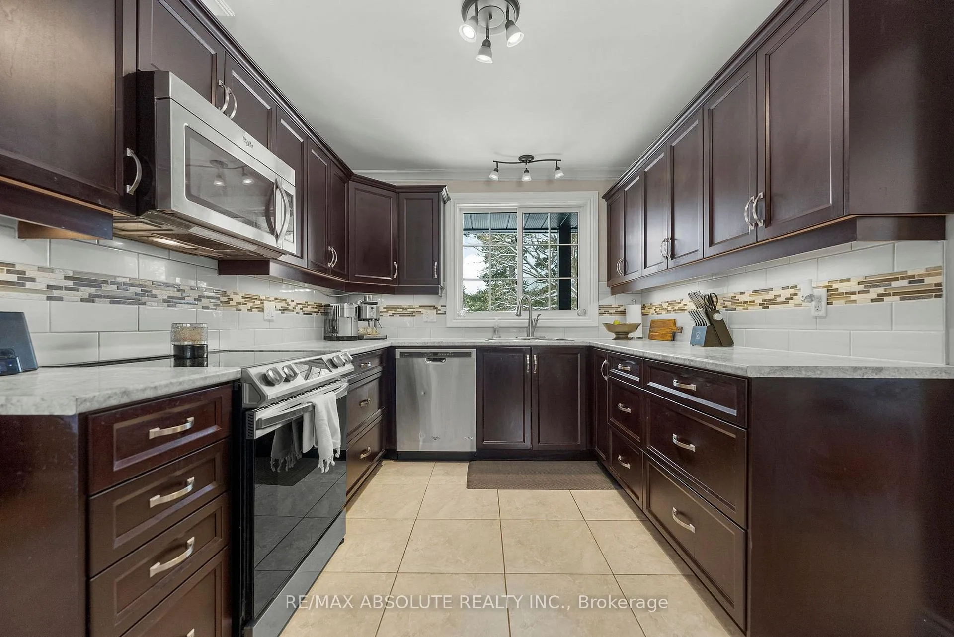Photo 14 of 131 Burns Drive, McNab/Braeside, Mcnab/Braeside Twps — HOMEH
