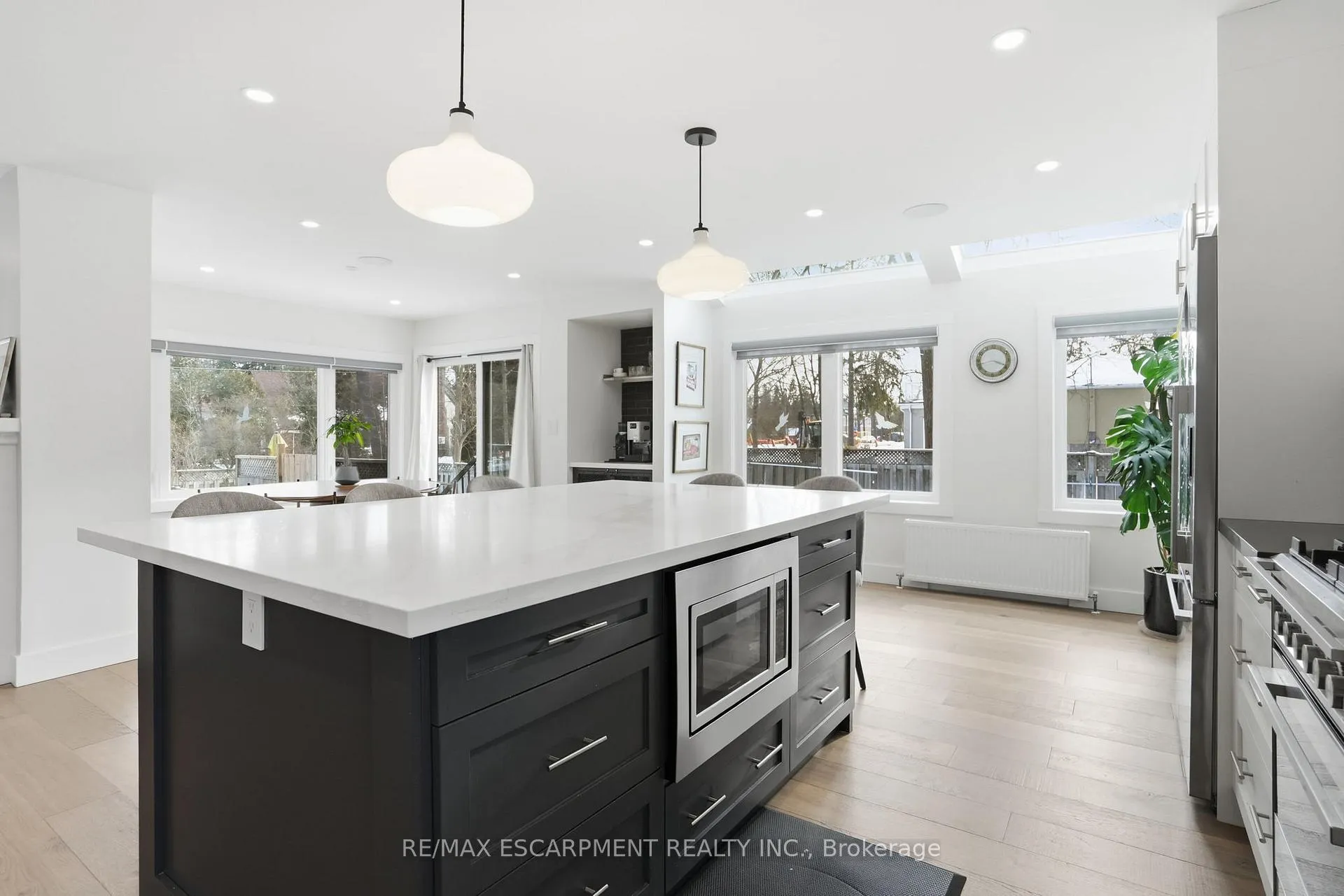 Photo 9 of 29 Pinewood Trail, Mississauga, Mineola — HOMEH