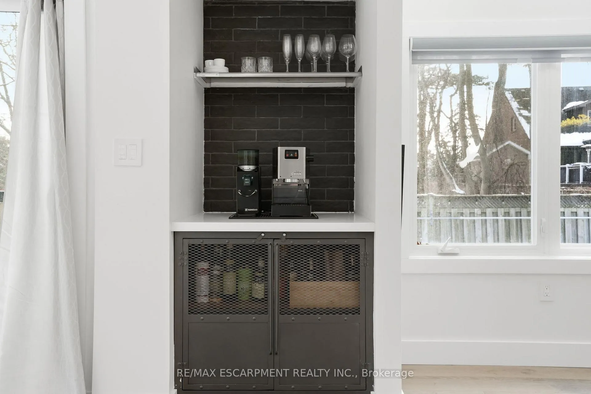 Photo 13 of 29 Pinewood Trail, Mississauga, Mineola — HOMEH
