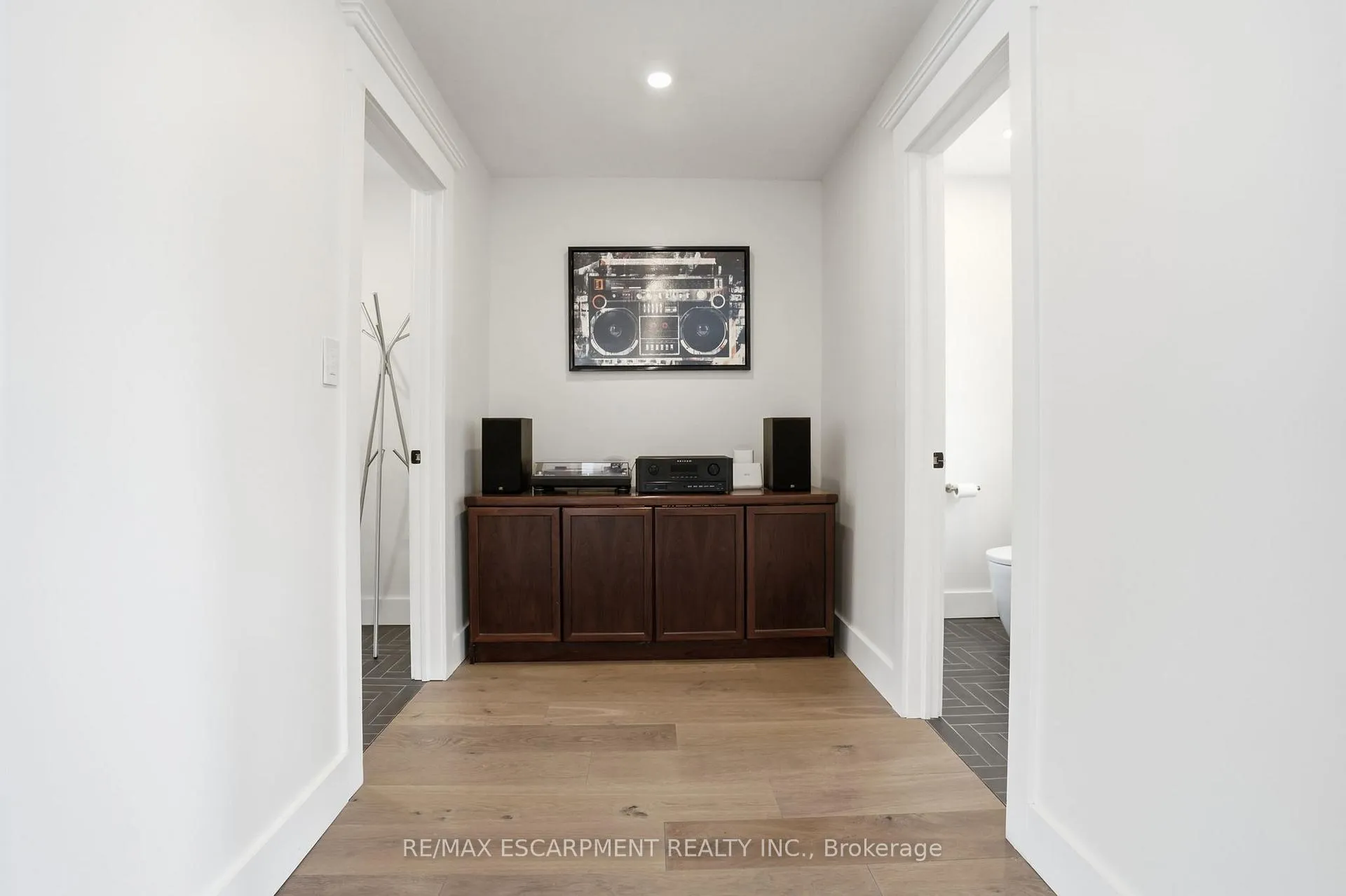 Photo 16 of 29 Pinewood Trail, Mississauga, Mineola — HOMEH
