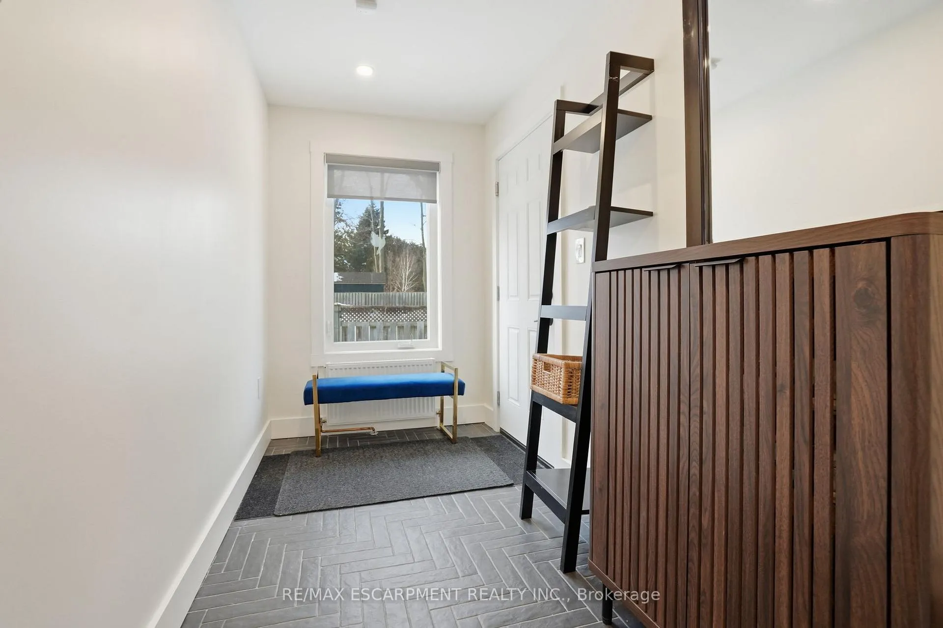 Photo 17 of 29 Pinewood Trail, Mississauga, Mineola — HOMEH