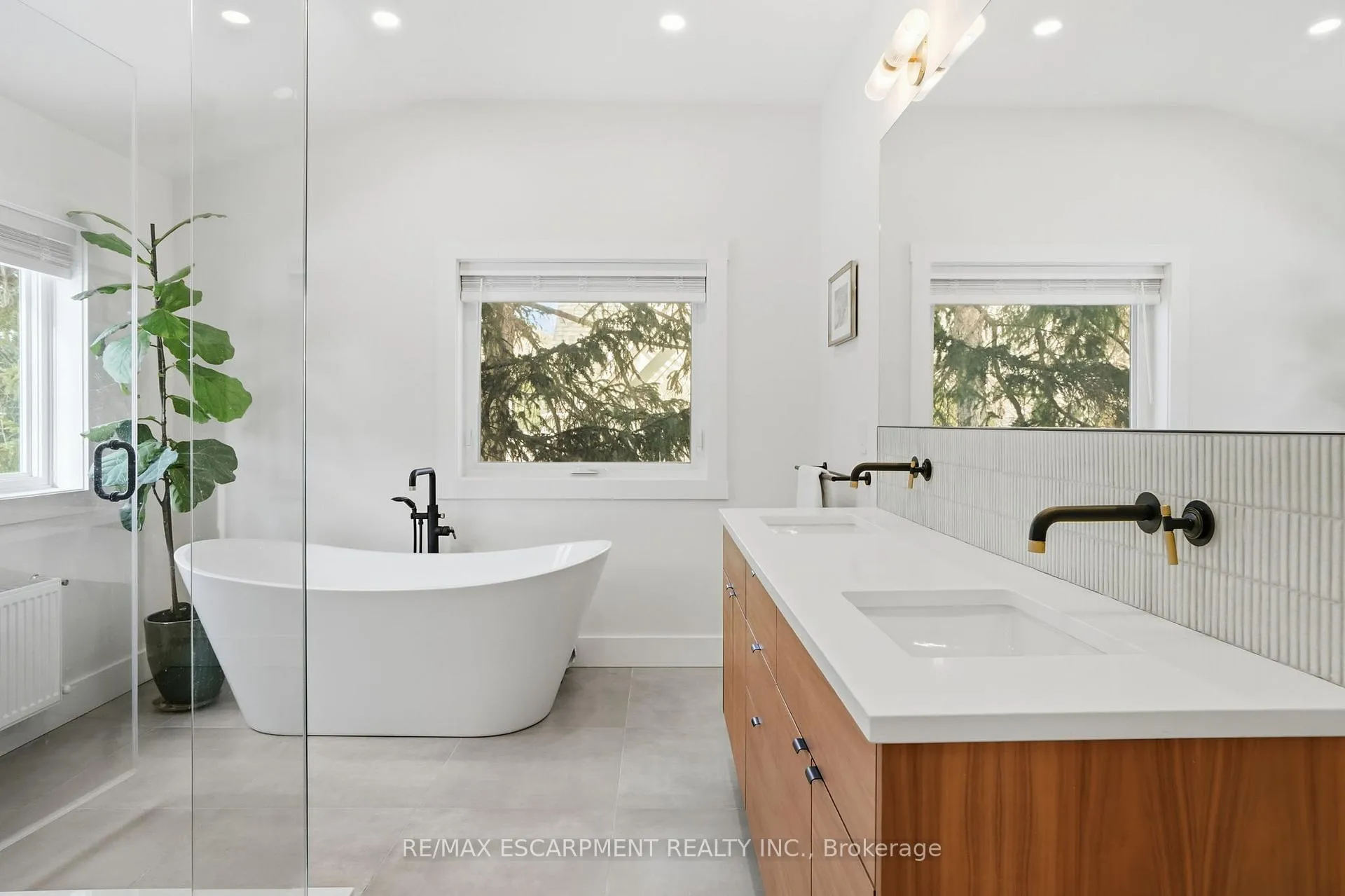 Photo 23 of 29 Pinewood Trail, Mississauga, Mineola — HOMEH