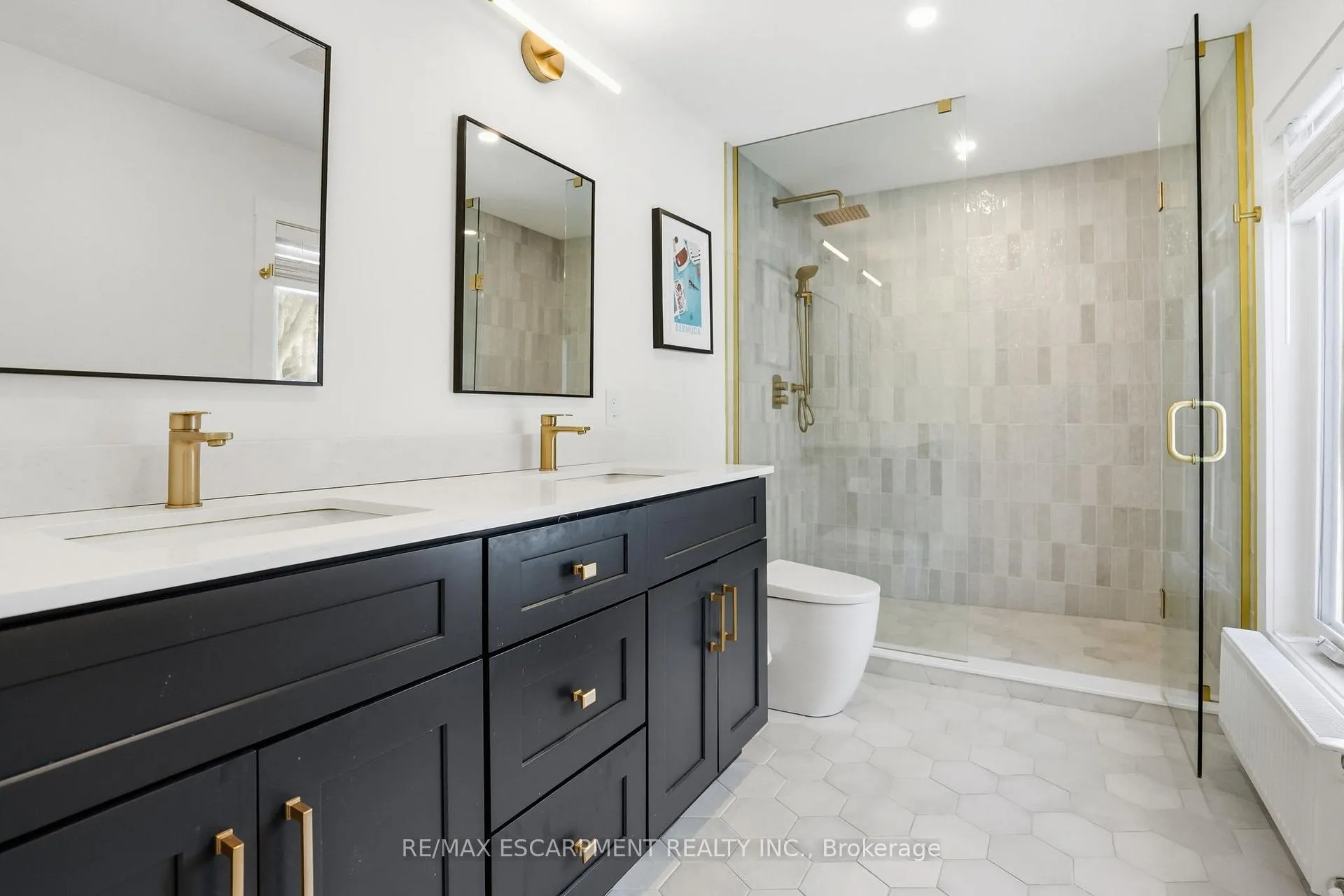 Photo 32 of 29 Pinewood Trail, Mississauga, Mineola — HOMEH