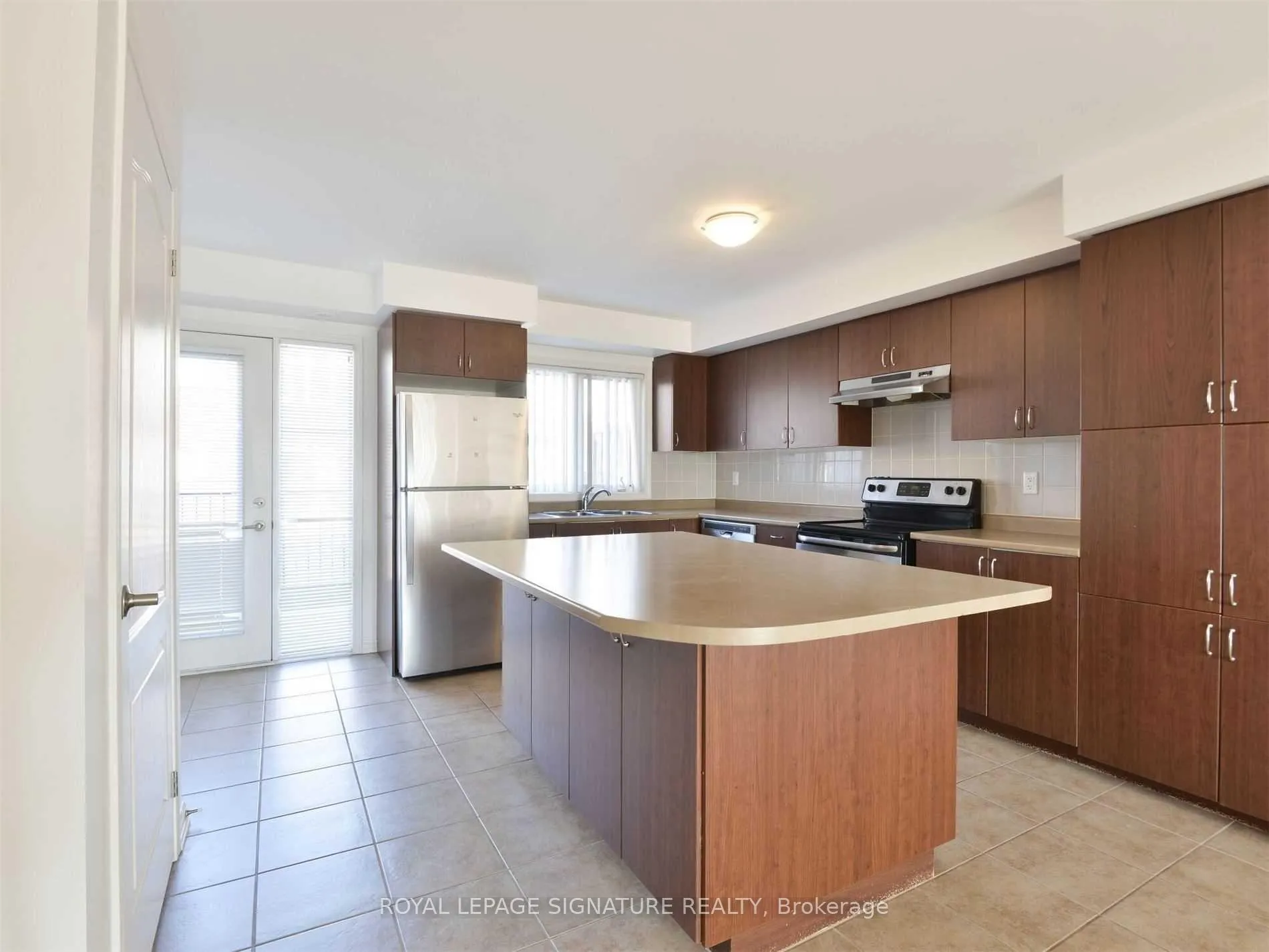 Photo 4 of Unit 6, 3135 Boxford Crescent, Mississauga, Churchill Meadows — HOMEH