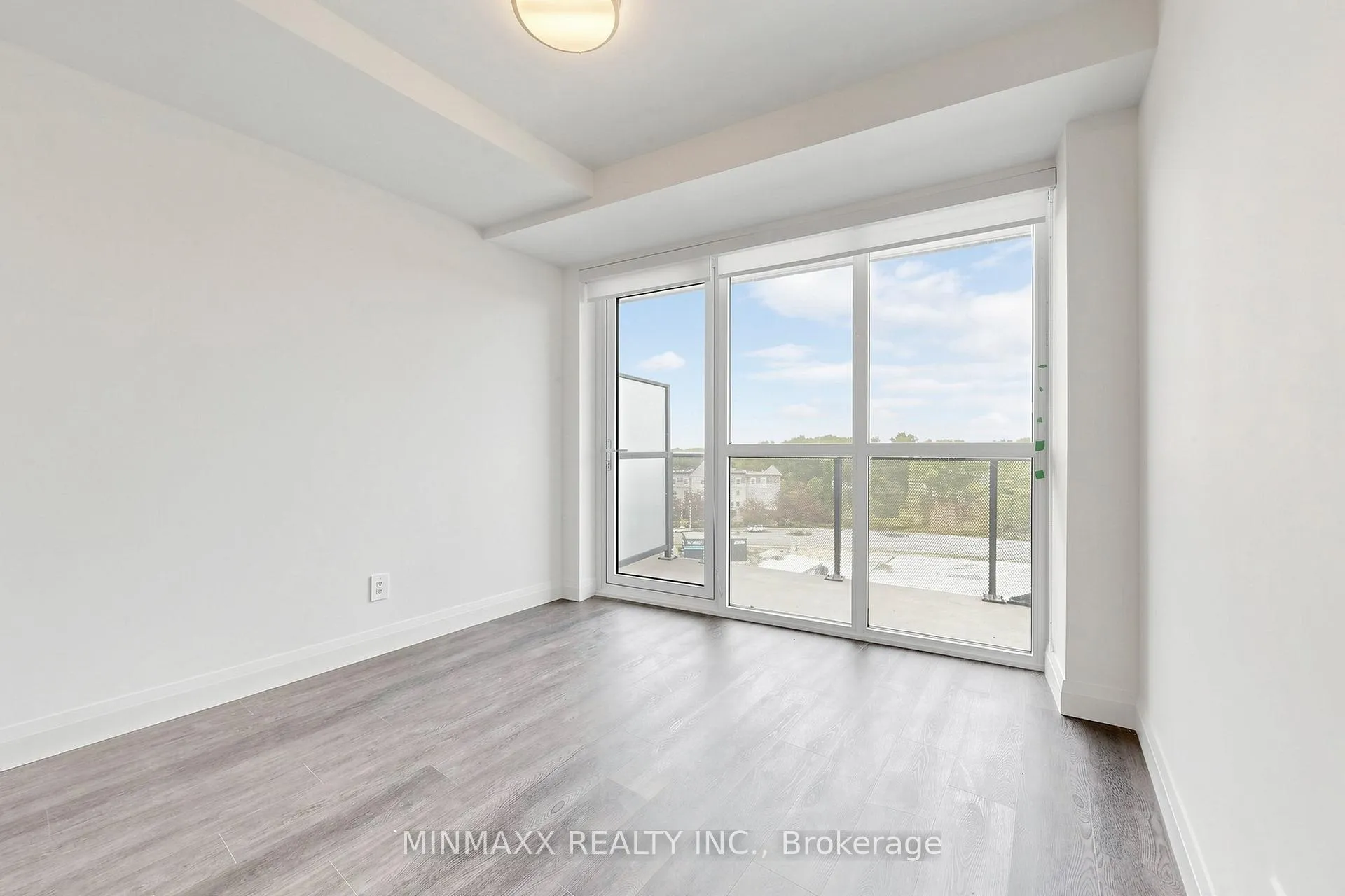 Photo 8 of Unit 710, 1333 Weber Street E, Kitchener, Stanley Park — HOMEH