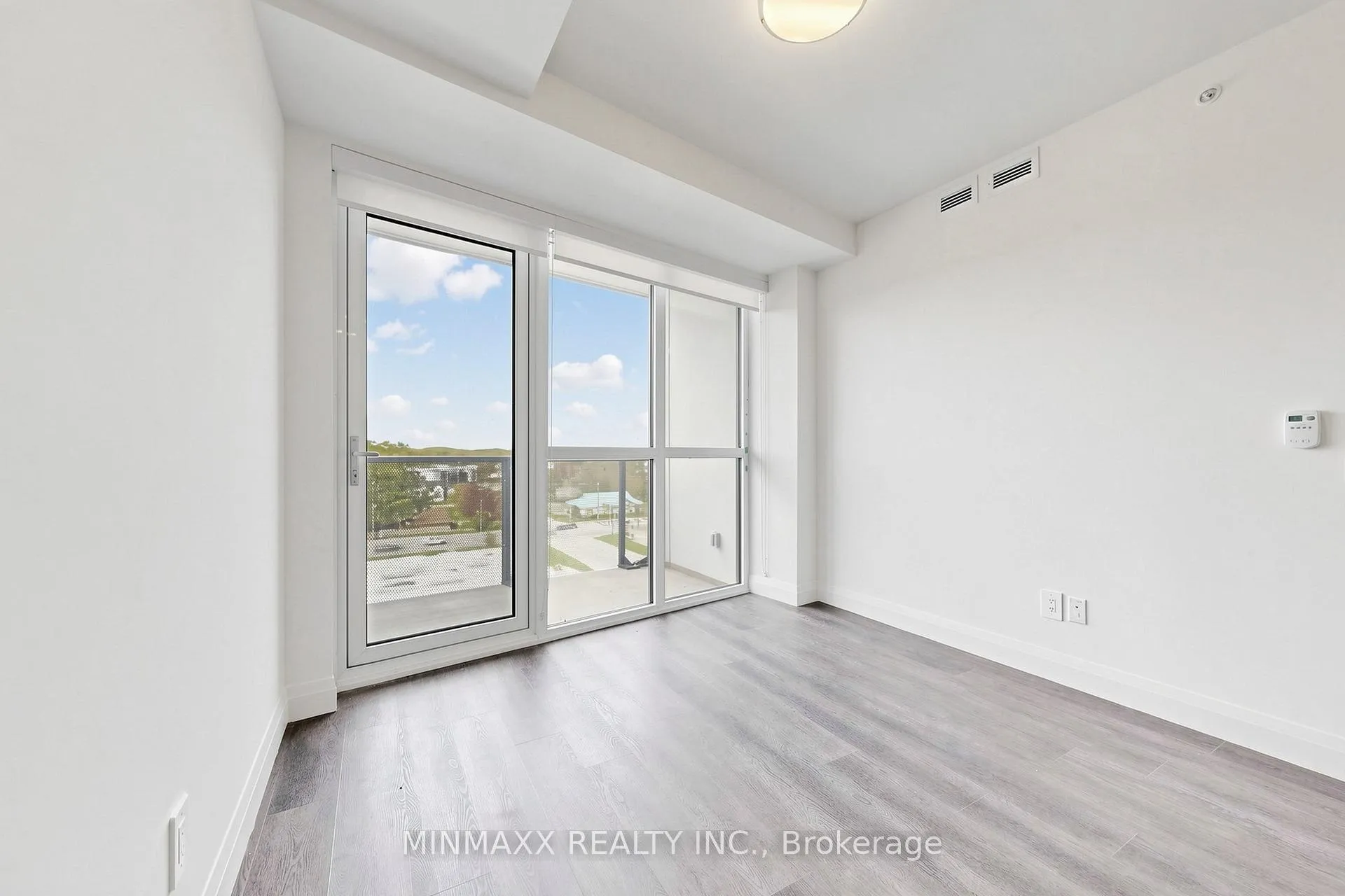 Photo 10 of Unit 710, 1333 Weber Street E, Kitchener, Stanley Park — HOMEH