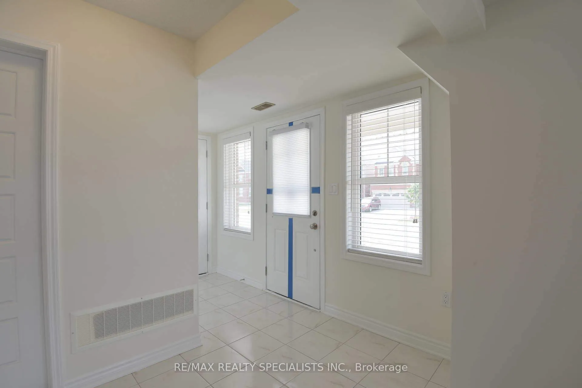 Photo 6 of Unit 171, 1000 Asleton Boulevard, Milton, Willmott — HOMEH