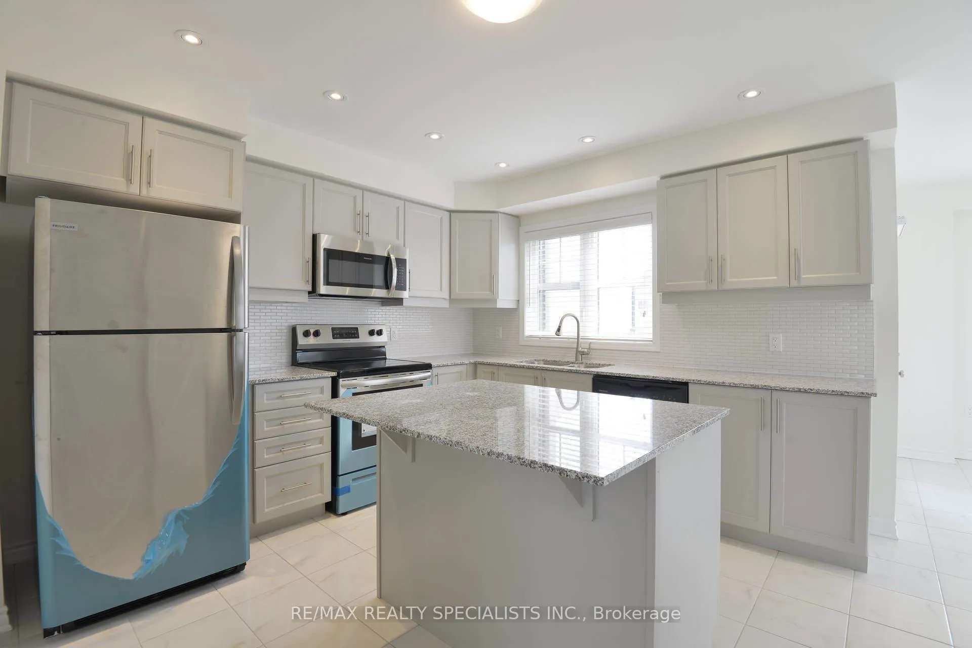 Photo 13 of Unit 171, 1000 Asleton Boulevard, Milton, Willmott — HOMEH