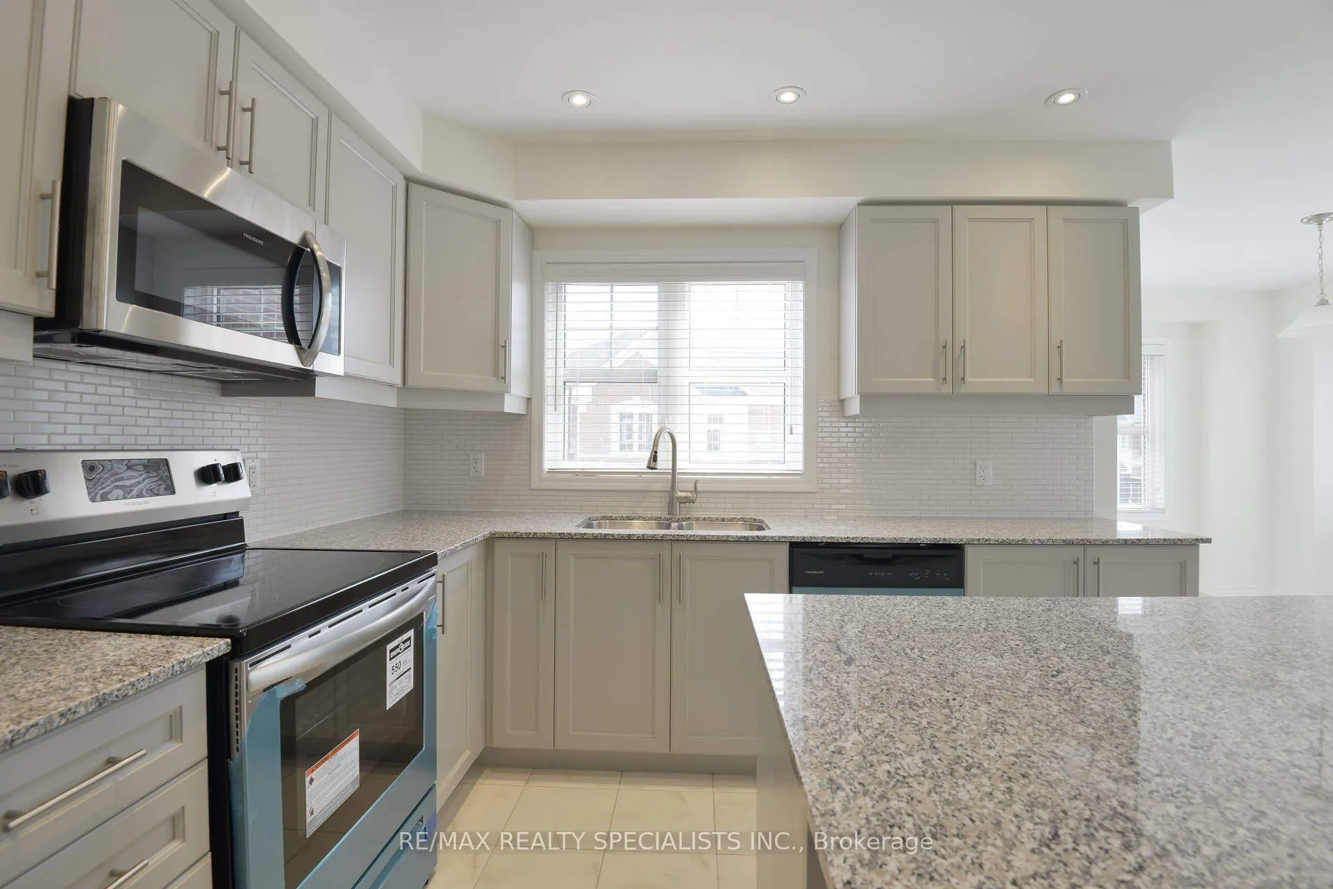 Photo 15 of Unit 171, 1000 Asleton Boulevard, Milton, Willmott — HOMEH