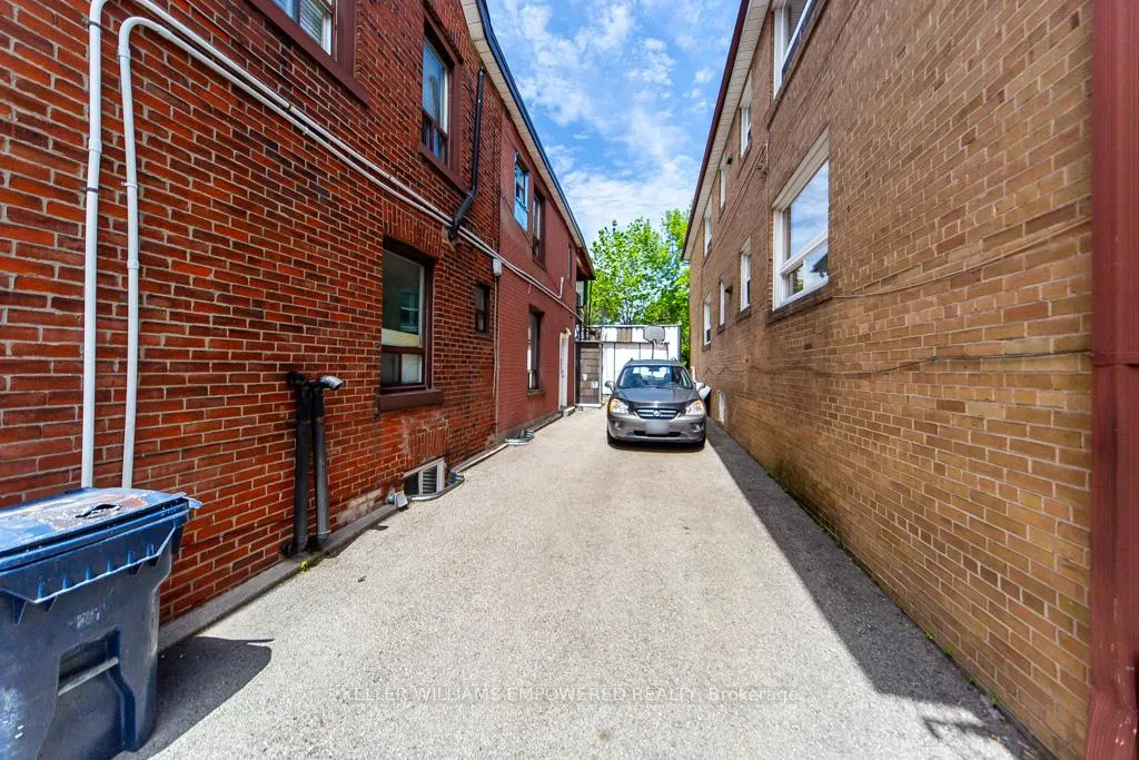 Photo 4 of Unit basement, 44 Northumberland Street, Toronto, Dovercourt-Wallace Emerson-Junction — HOMEH