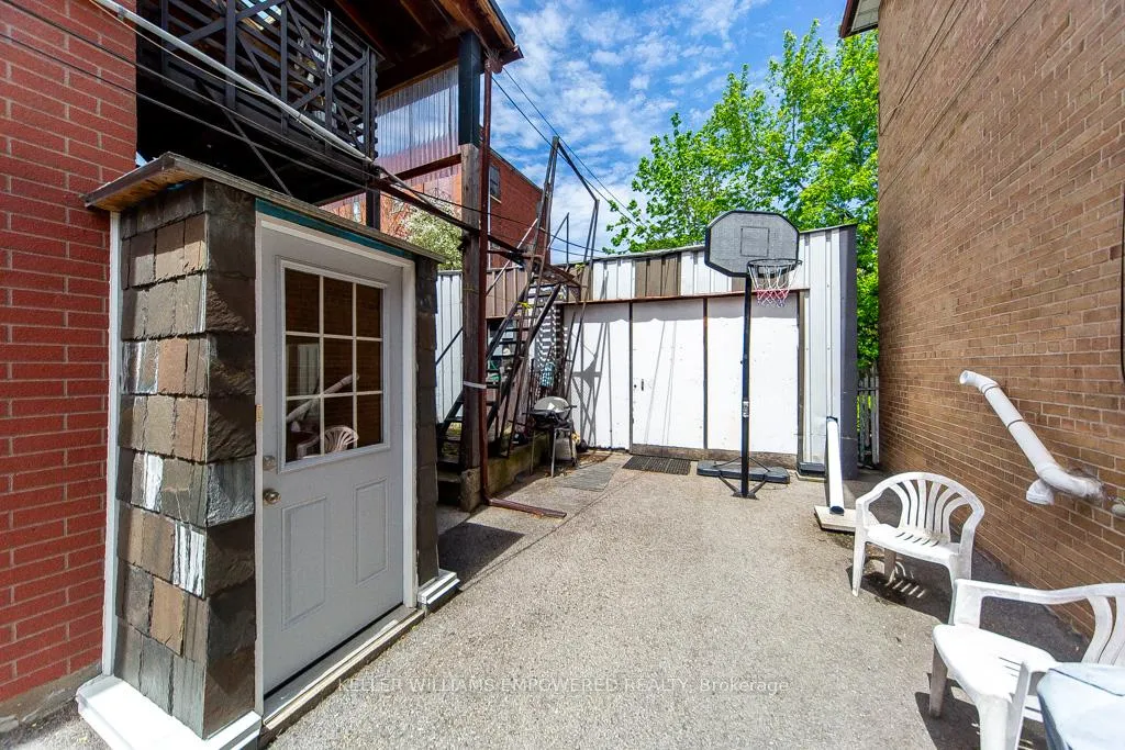 Photo 5 of Unit basement, 44 Northumberland Street, Toronto, Dovercourt-Wallace Emerson-Junction — HOMEH
