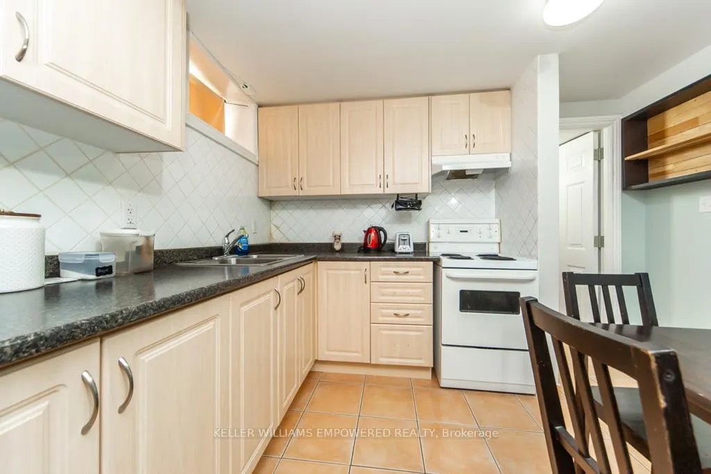 Photo 9 of Unit basement, 44 Northumberland Street, Toronto, Dovercourt-Wallace Emerson-Junction — HOMEH