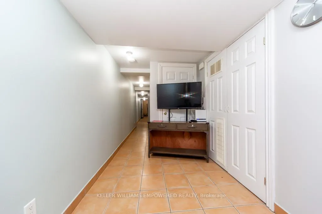 Photo 14 of Unit basement, 44 Northumberland Street, Toronto, Dovercourt-Wallace Emerson-Junction — HOMEH