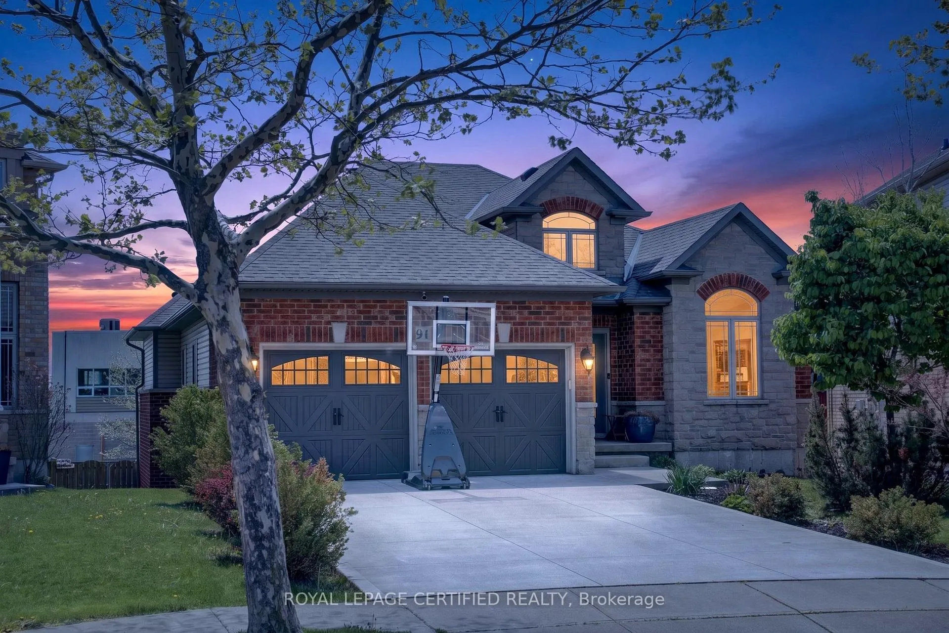 Photo 2 of 91 Candlewood Drive, Hamilton, Stoney Creek Mountain — HOMEH